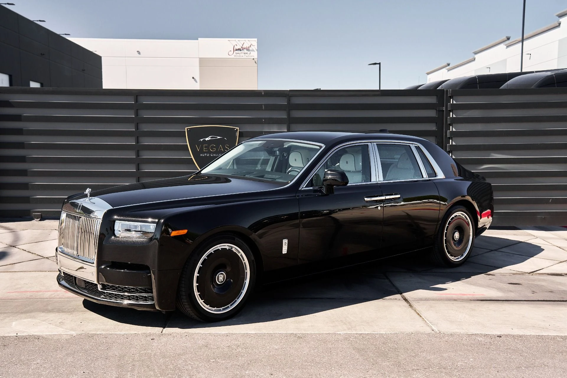 mph004_1644452755_Used_2025_Rolls_Royce_Phantom_Base_1759898811_4d2eb5e335