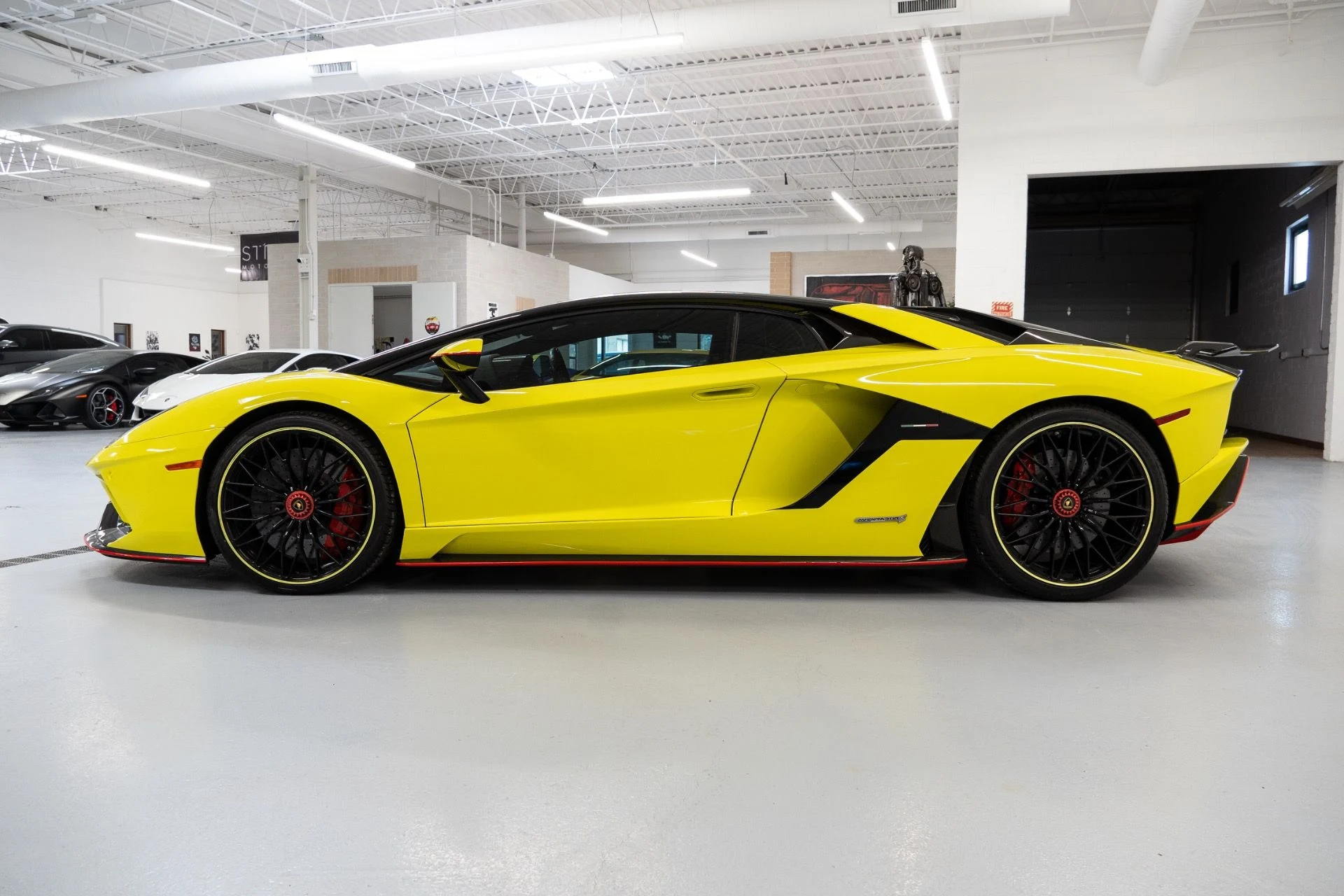 mph004_1645023227_Used_2018_Lamborghini_Aventador_LP_740_4_S_1768935851_dd5fc46bbe