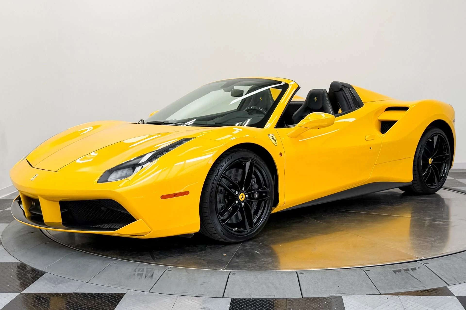 mph004_165854120_Used_2017_Ferrari_488_Spider_Carbon_Fiber_Racing_Seats_Extensive_Carbon_Fiber_1782928237_9f84e60d5c
