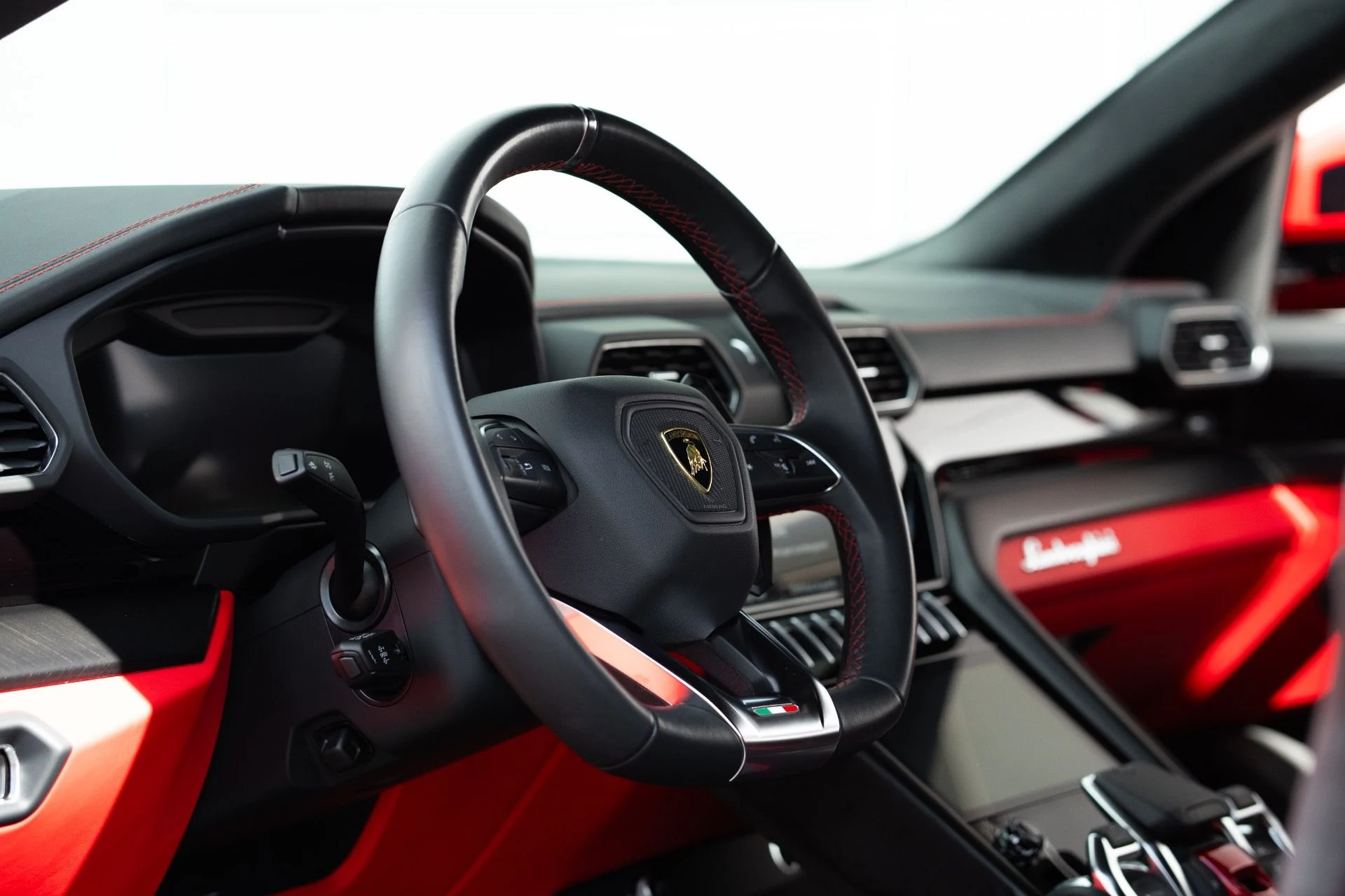 mph004_1667610731_Used_2023_Lamborghini_Urus_S_1771018679_322f7da920