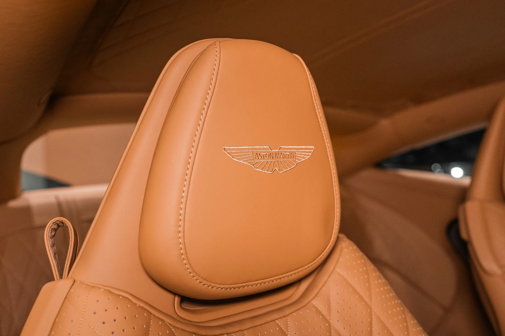 mph004_1674460819_Used_2024_Aston_Martin_DB_12_V8_COUPE_1784304834_82e706f875