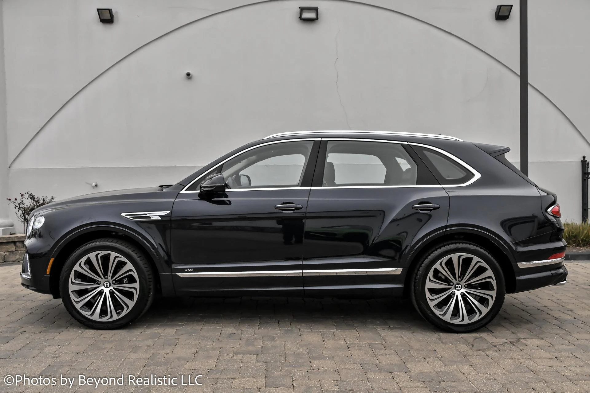 mph004_1674464463_Used_2022_Bentley_Bentayga_V8_Mulliner_Driving_Specification_1765012899_b3659417d2