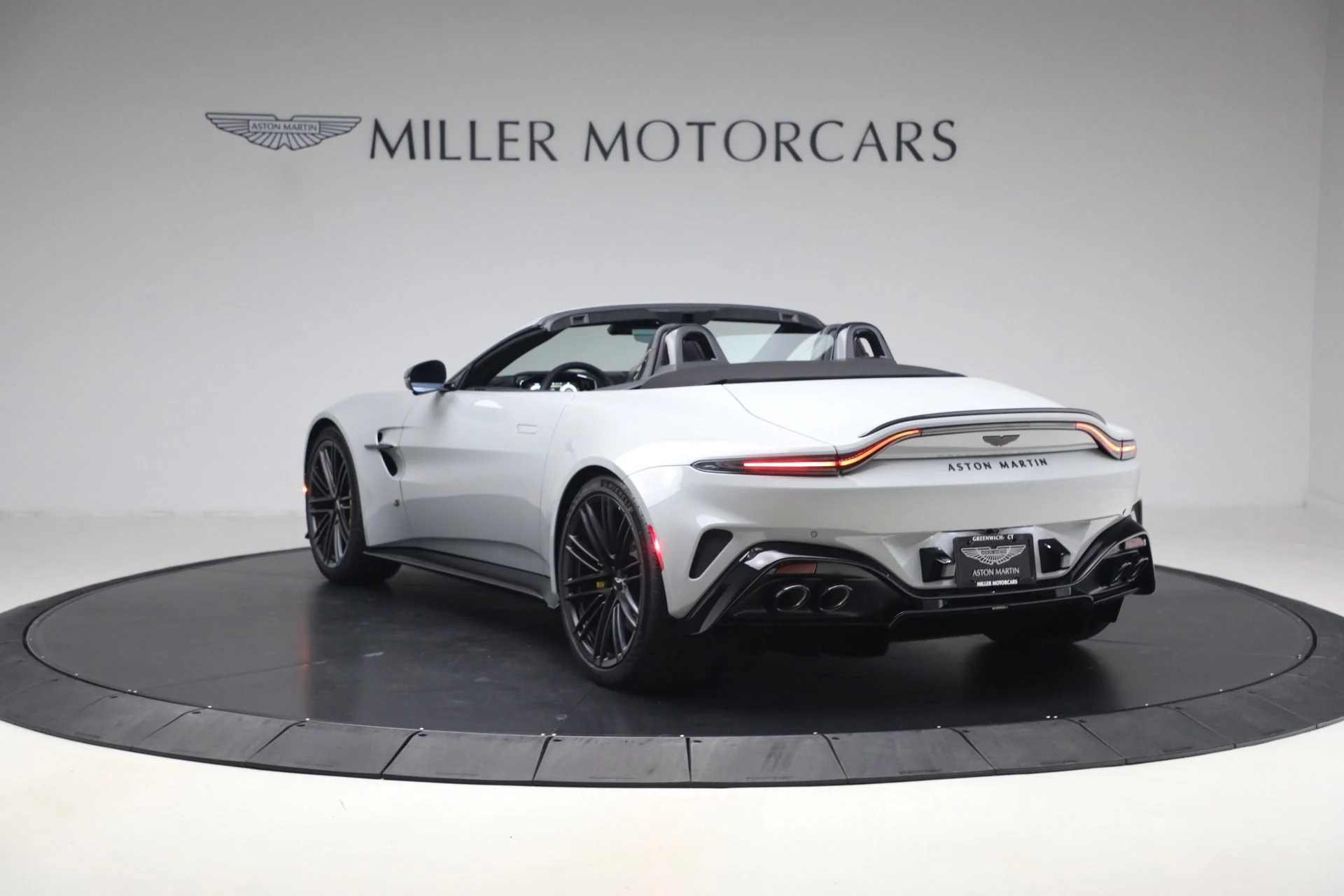 mph004_1674675022_New_2026_Aston_Martin_Vantage_S_Roadster_1776800186_17f82aa8f1