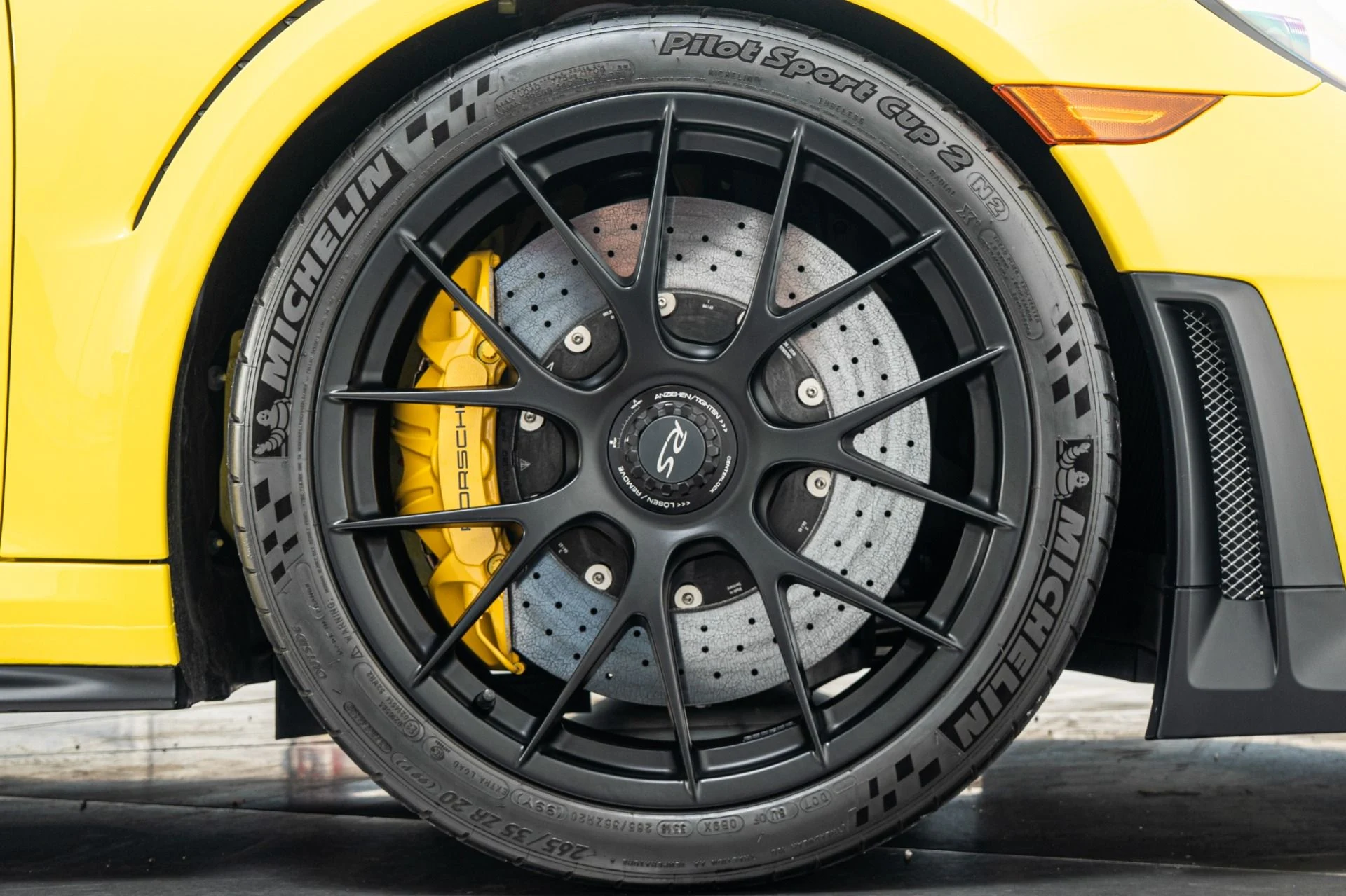 mph004_1679732010_Used_2018_Porsche_911_GT_2_RS_1780955380_56888e4fbe
