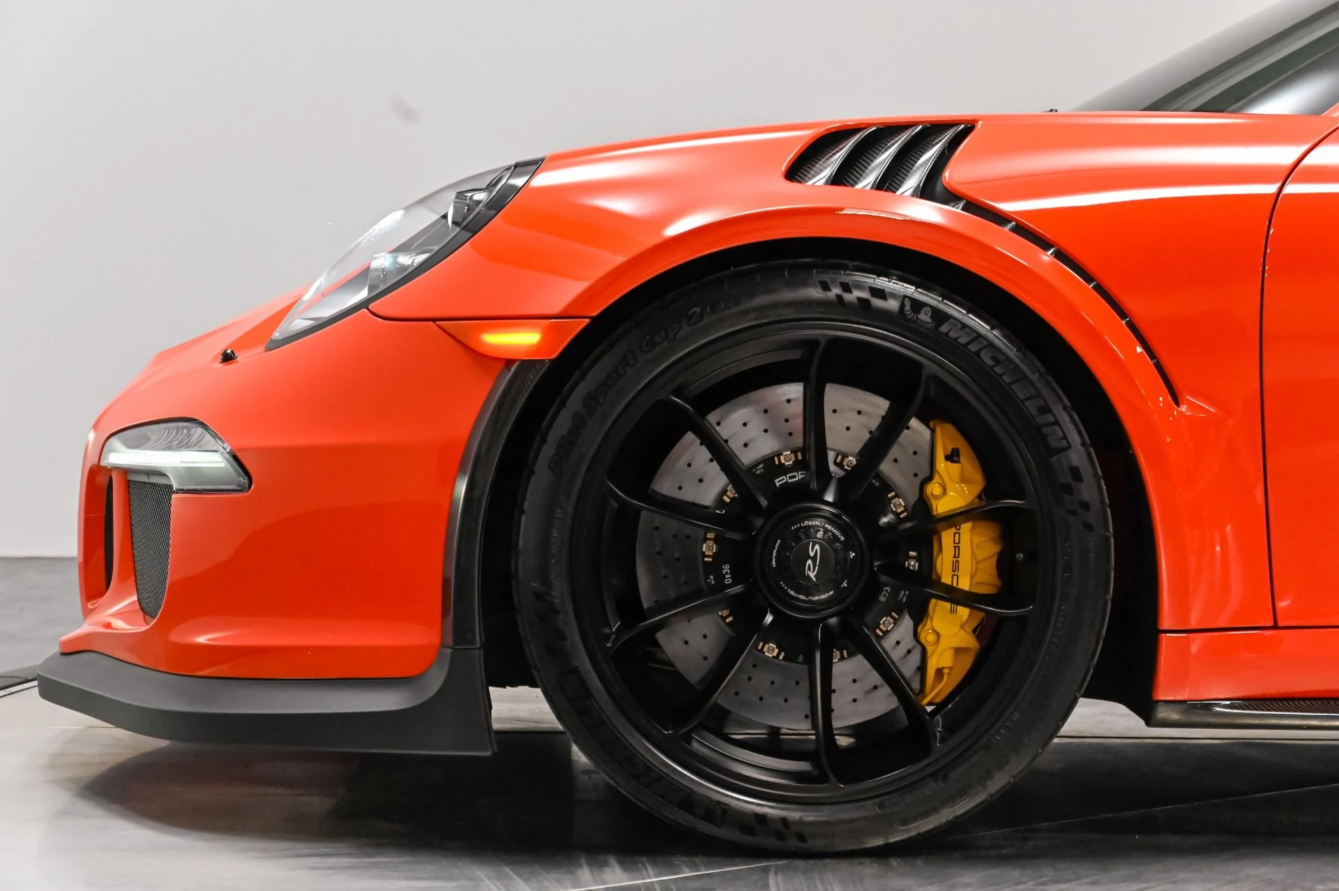 mph004_1712723625_Used_2016_Porsche_911_GT_3_RS_1788411929_37a886dcf8