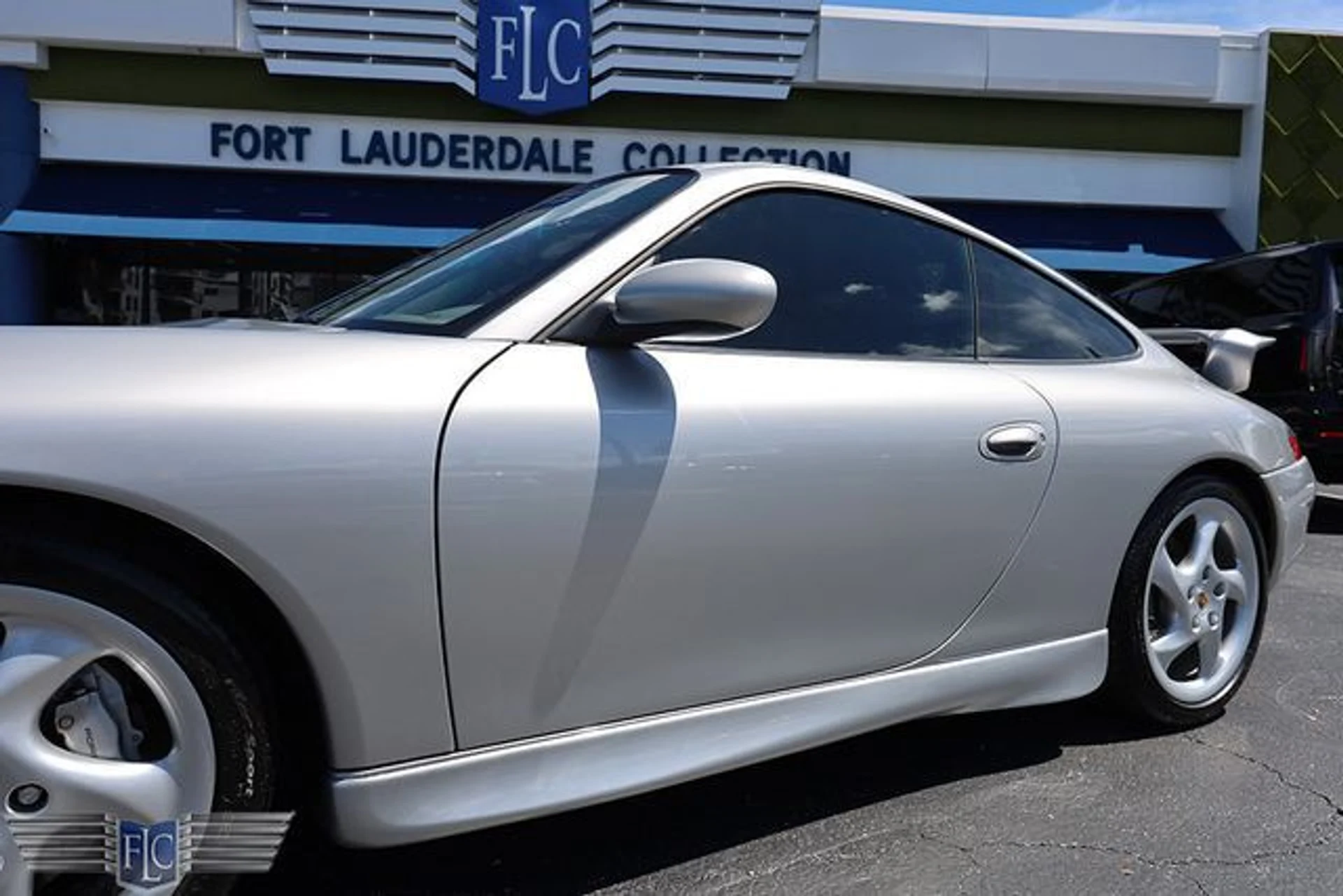 mph004_1722012727_used_2000_porsche_911_carrera_2drcarrera4coupewtiptronic_6305_23086843_9_640_f01841b3cd