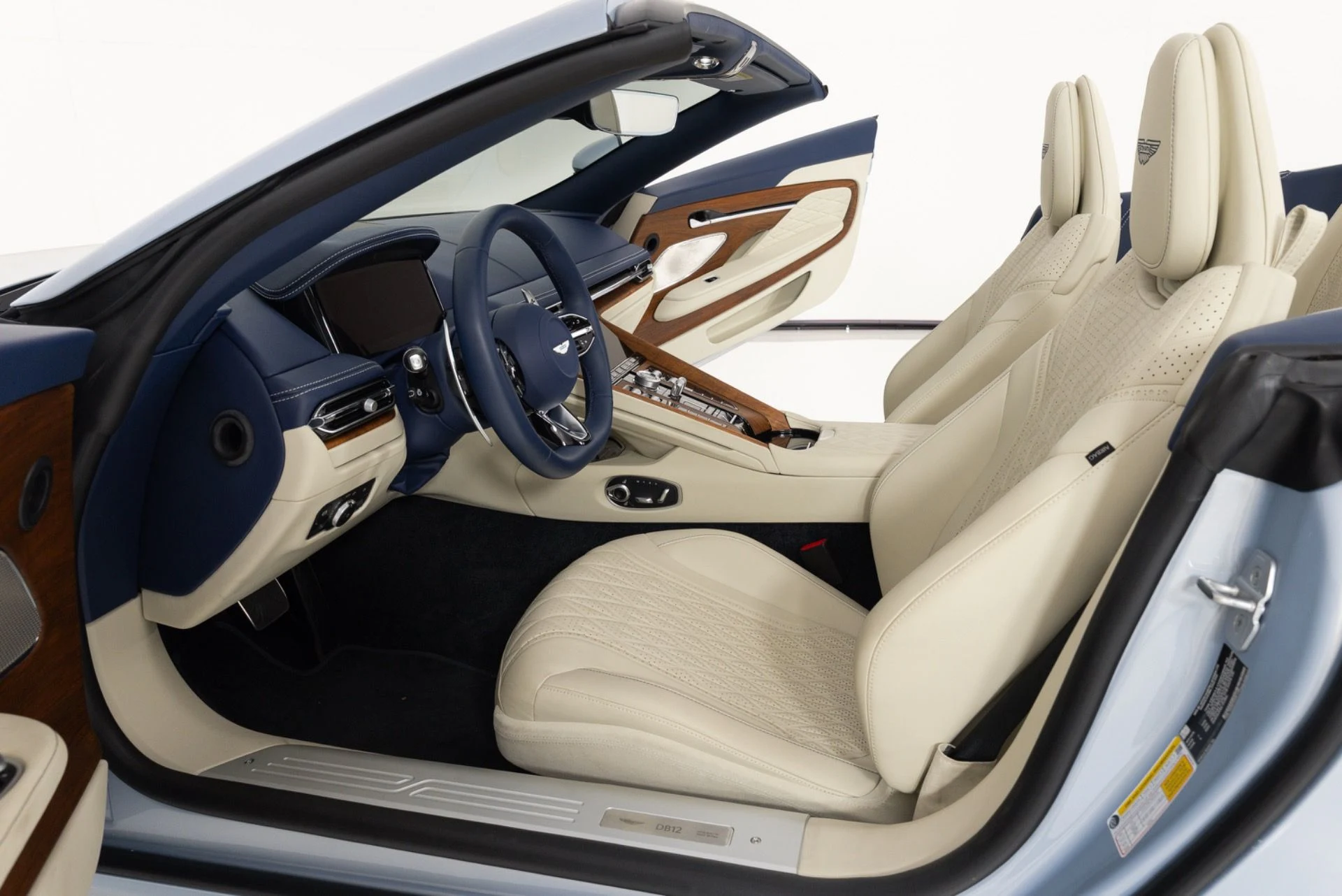 mph004_1733893266_Used_2025_Aston_Martin_DB_12_Volante_1782762177_ffa0865d6a