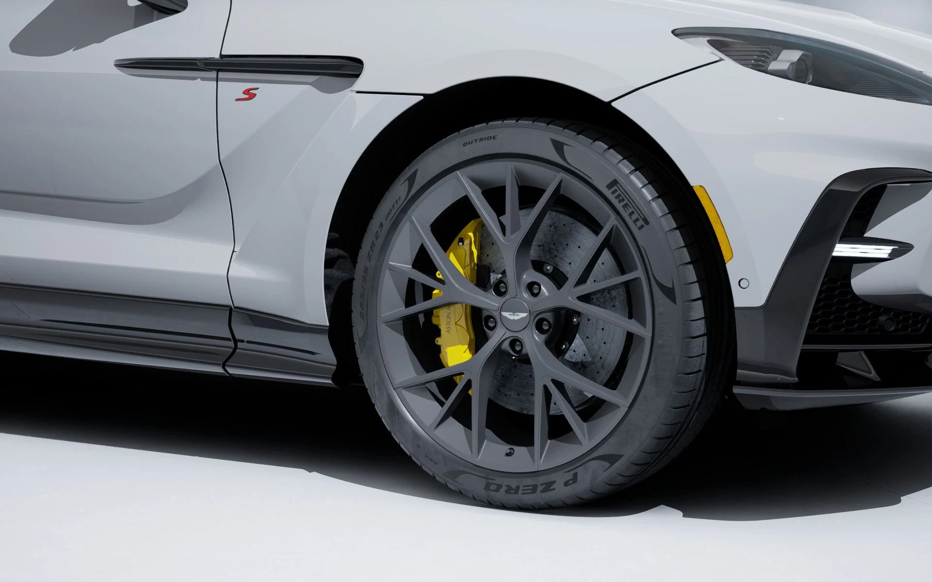 mph004_1741323282_New_2026_Aston_Martin_DBX_S_1765815362_144e782e2c