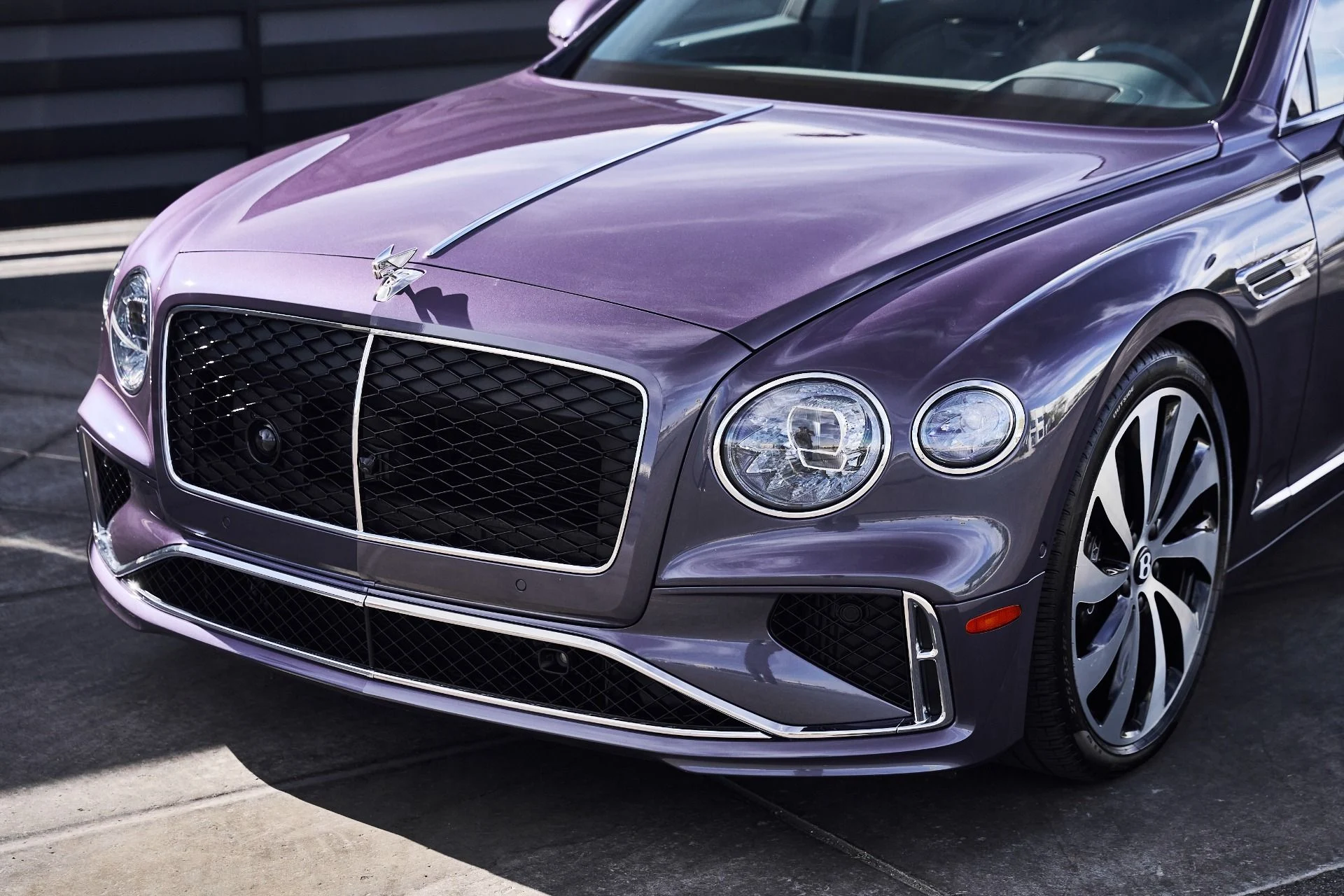 mph004_174871515_Used_2026_Bentley_Flying_Spur_V8_1775613244_186e736e32