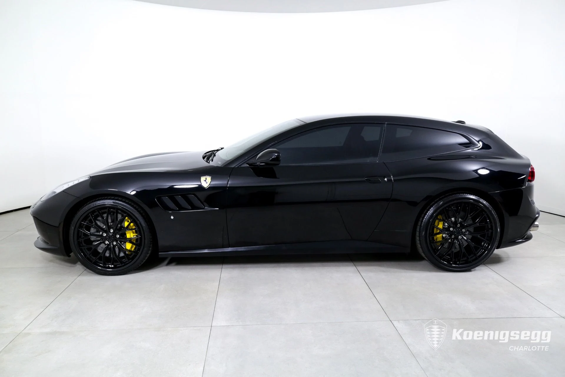 mph004_1750607412_Used_2018_Ferrari_GTC_4_Lusso_T_1761056109_90beeaab06