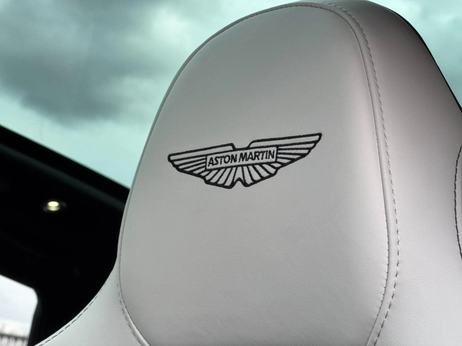 mph004_1755757306_New_2026_Aston_Martin_DBX_S_1793357263_f10aa9be2a