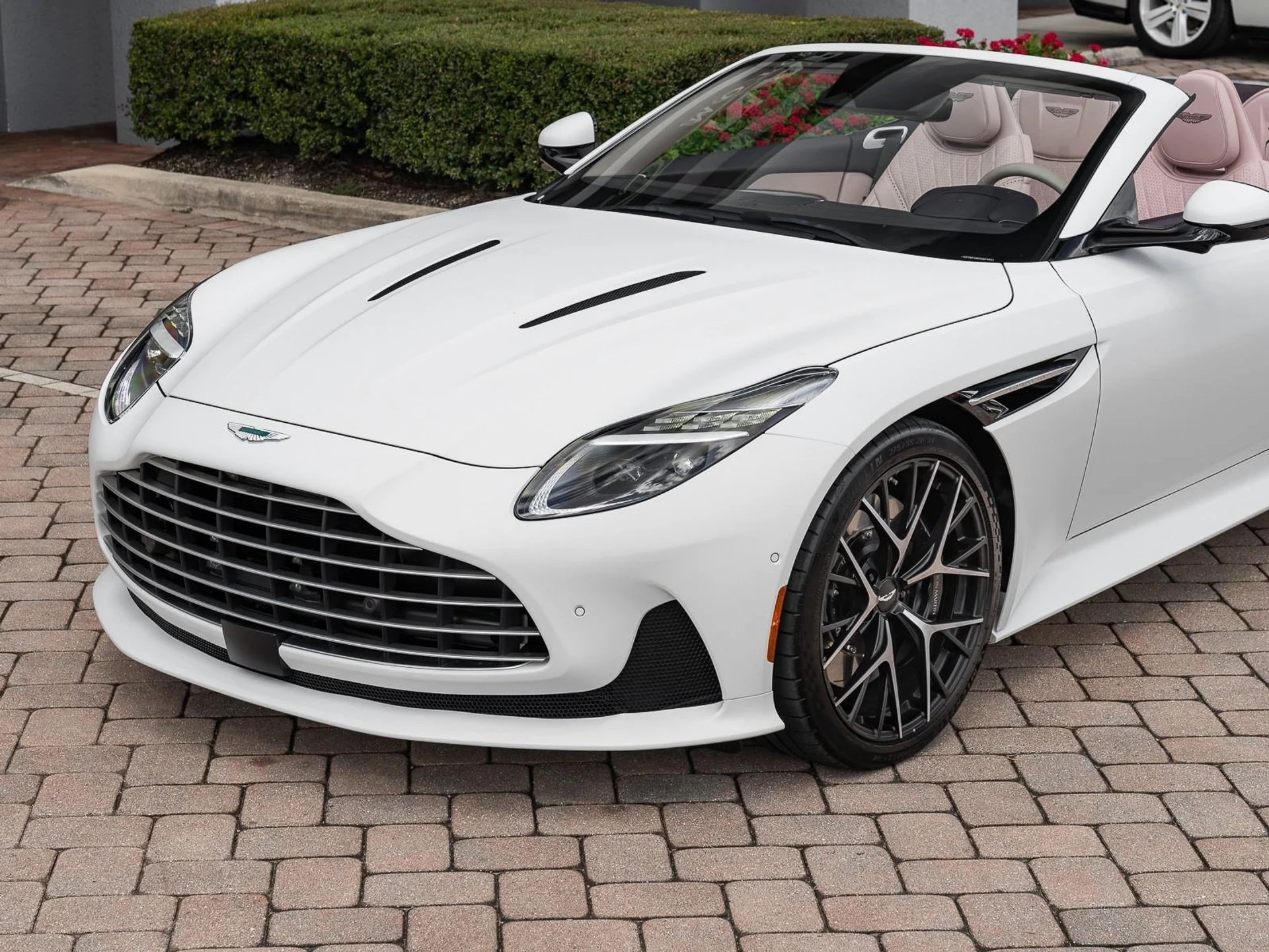 mph004_1793069657_Used_2025_Aston_Martin_DB_12_1761167121_06f868af6e