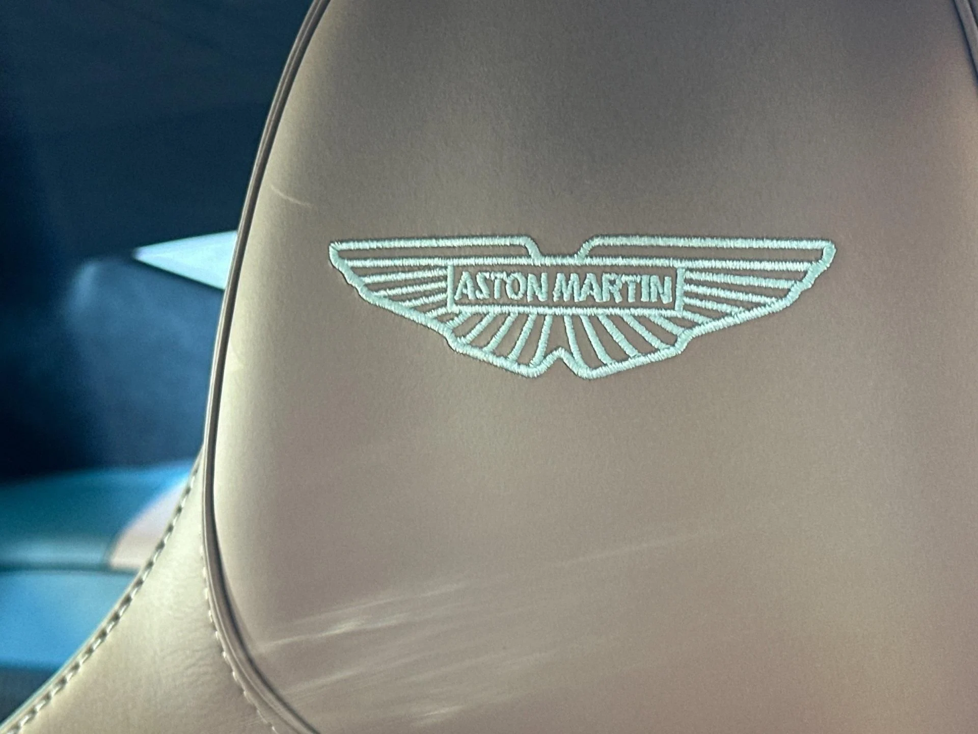 mph004_1805264249_New_2025_Aston_Martin_Vanquish_Coupe_1758724483_e6d41d9a0e