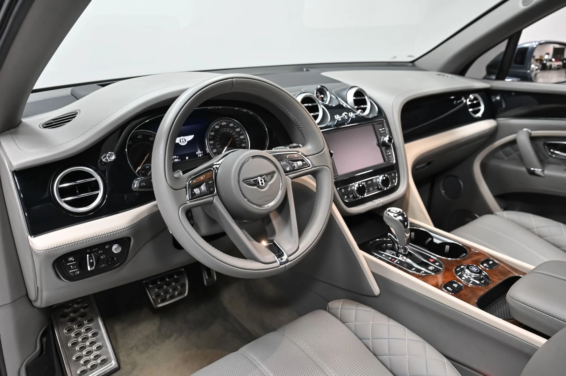 mph004_1814361013_Used_2018_Bentley_Bentayga_Mulliner_1757623435_9f380439a1