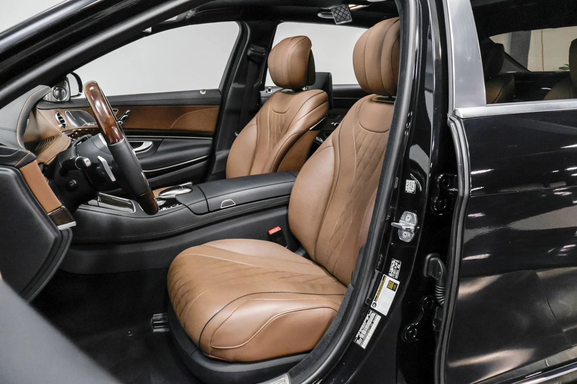 mph004_1826030025_Used_2019_Mercedes_Benz_S_Class_Maybach_S_560_4_MATIC_1761681414_2600f42cd3