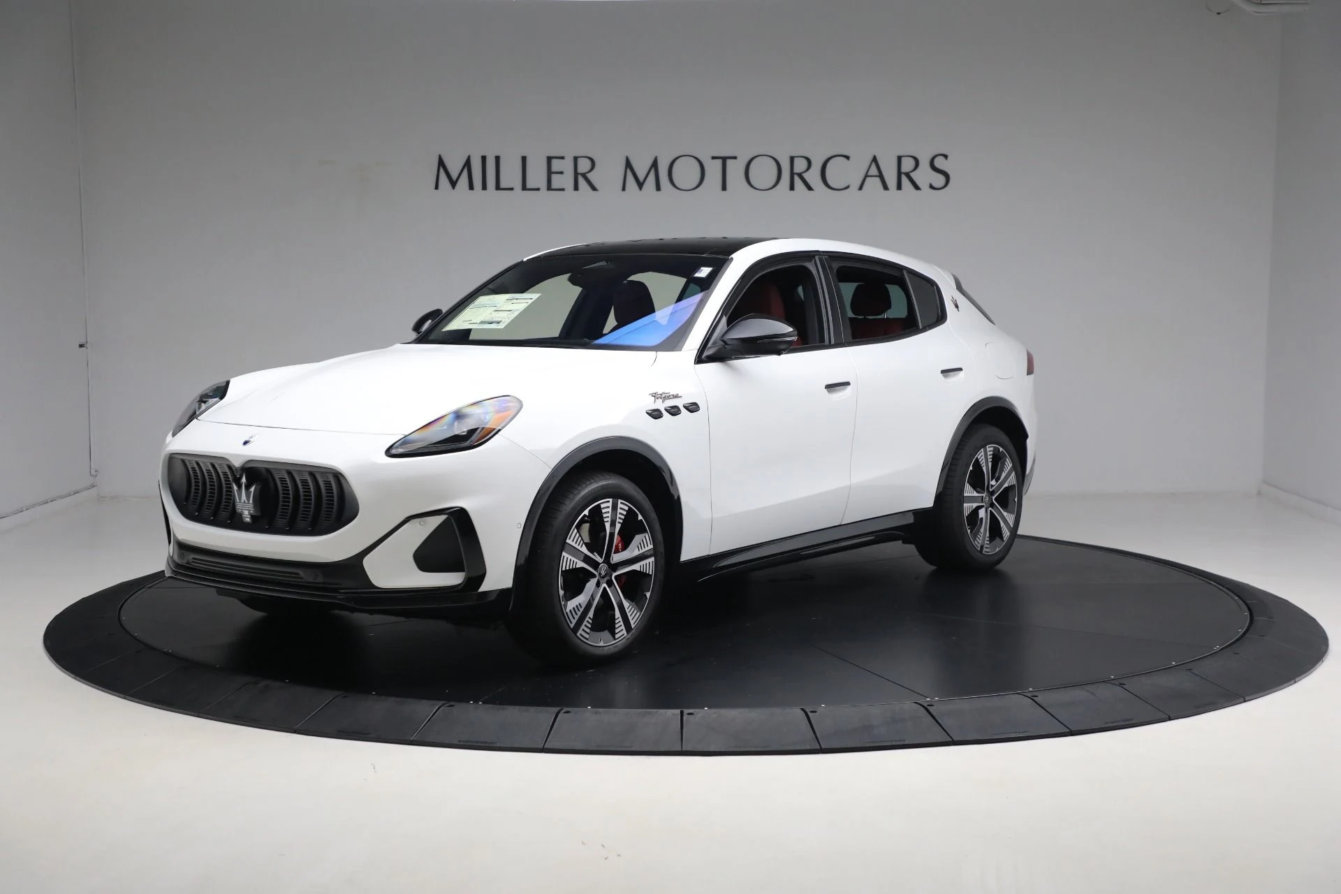 mph004_1830233292_New_2025_Maserati_Grecale_Folgore_661e174660