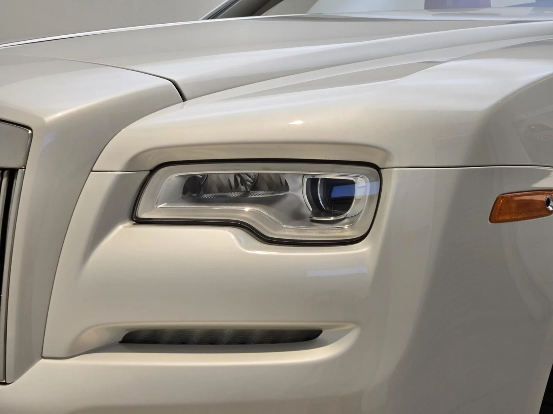 mph004_1835440935_Used_2017_Rolls_Royce_Dawn_1765004104_3c198aa1ef