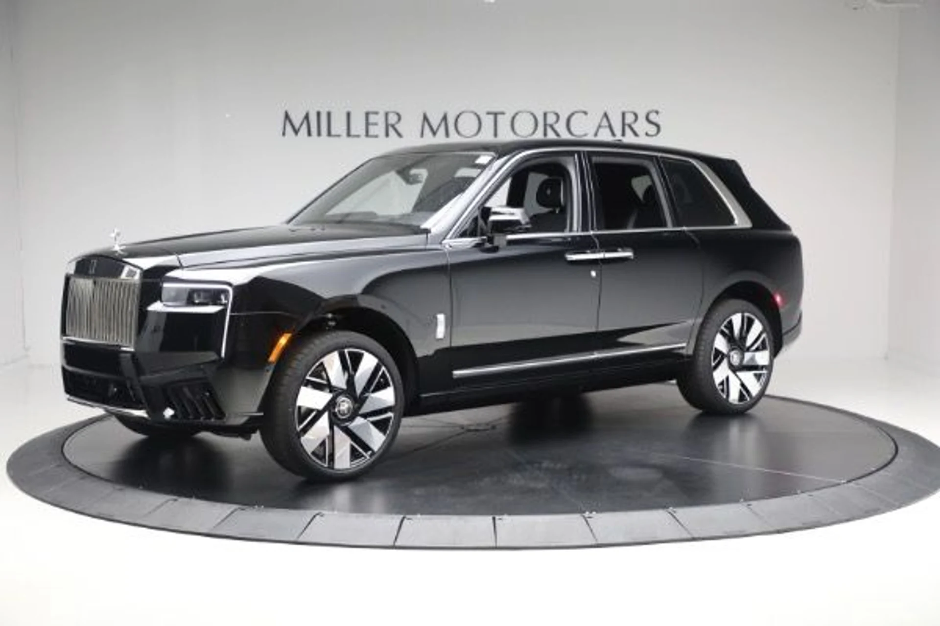 mph004_1844417935_New_2026_Rolls_Royce_Cullinan_d5e8871b6f