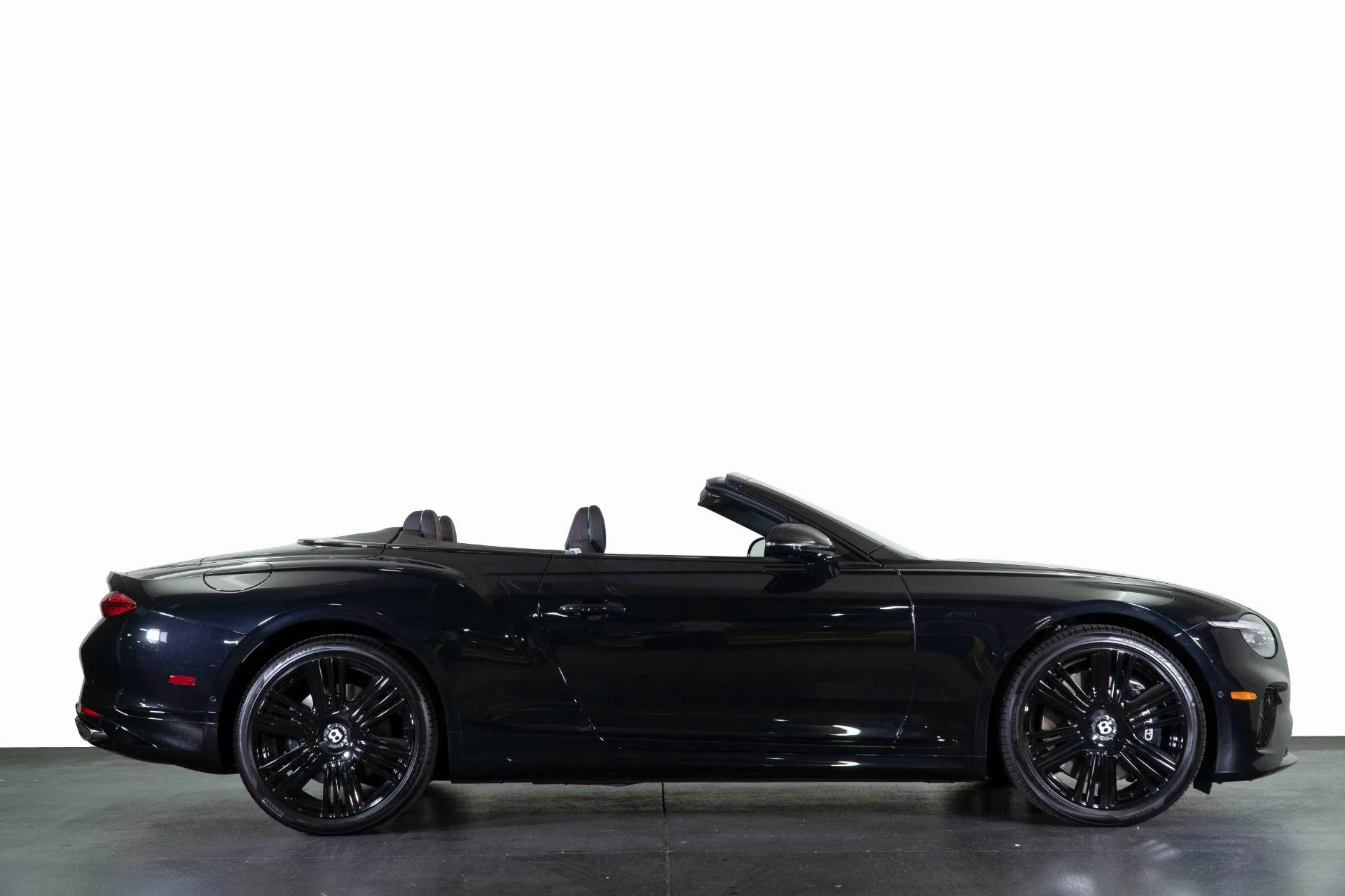 mph004_1846379625_New_2026_Bentley_Continental_GTC_Azure_1777565984_c9ab6cff7f