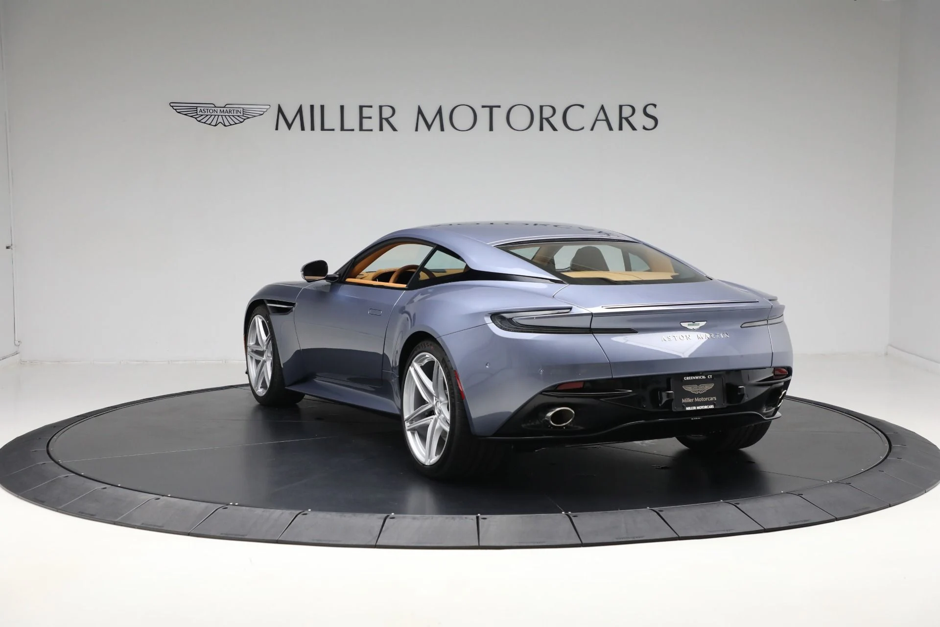 mph004_1851966682_New_2025_Aston_Martin_DB_12_V8_125c251e06