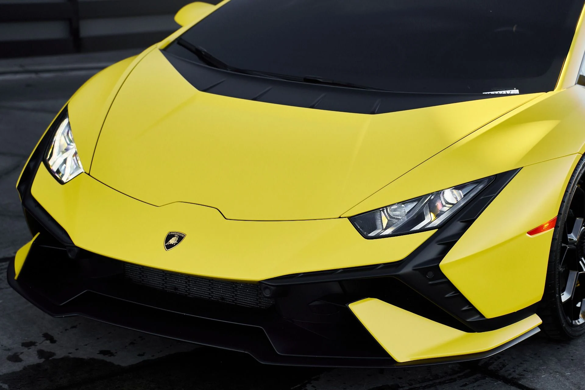 mph004_1864049771_Used_2023_Lamborghini_Huracan_Tecnica_Base_1765333463_e764ac9506