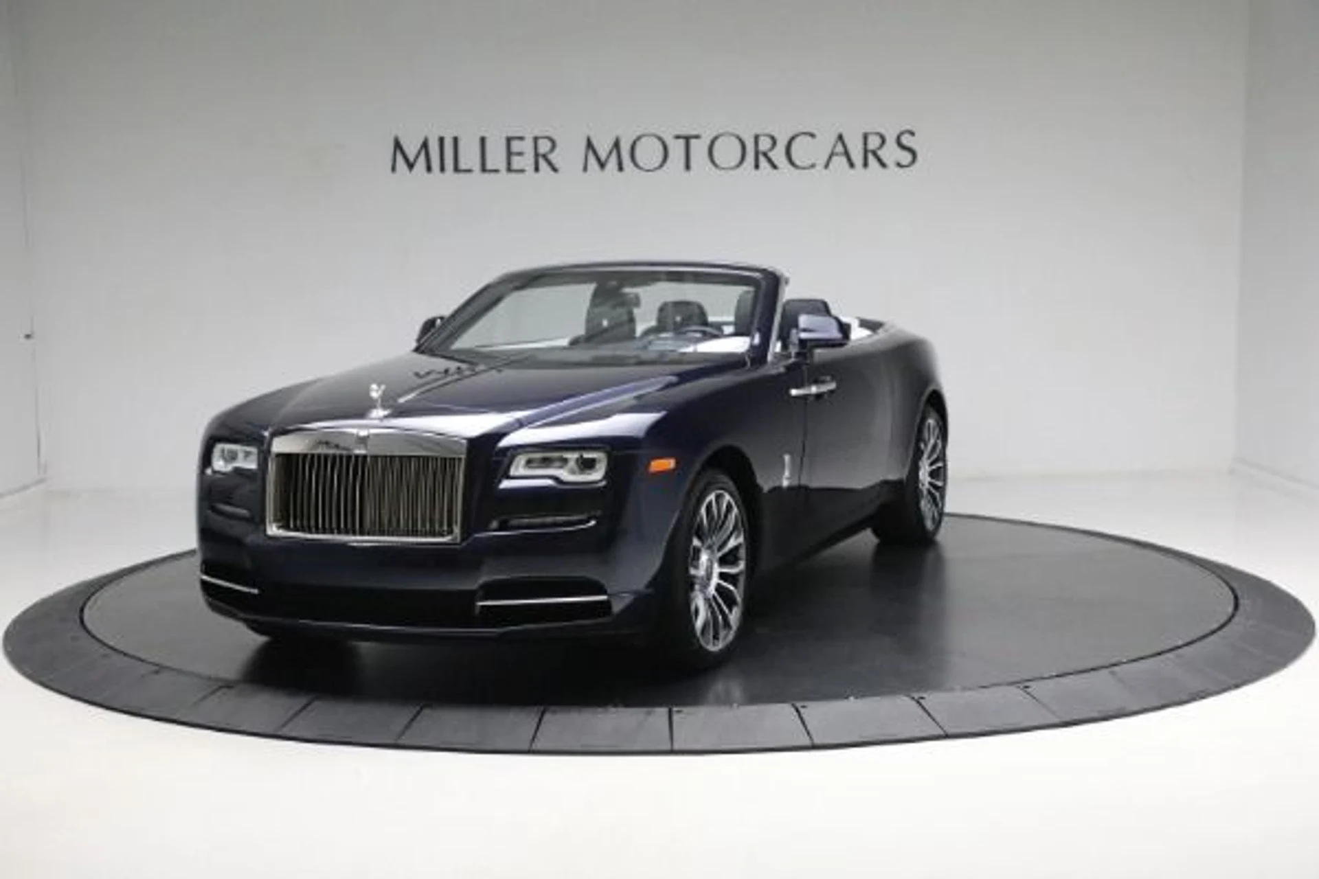 mph004_1864837339_Used_2018_Rolls_Royce_Dawn_c4523e422b