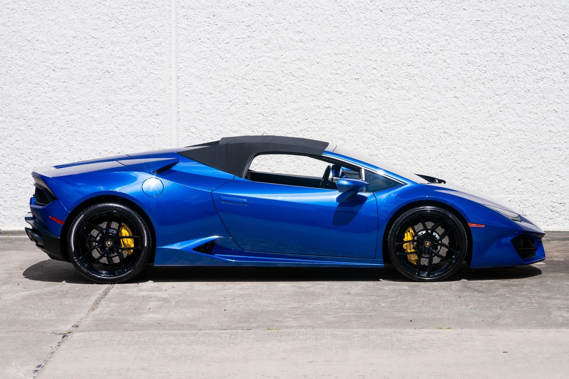 mph004_1868336400_Used_2018_Lamborghini_Huracan_LP_580_2_Spyder_1753307982_86f66c180a