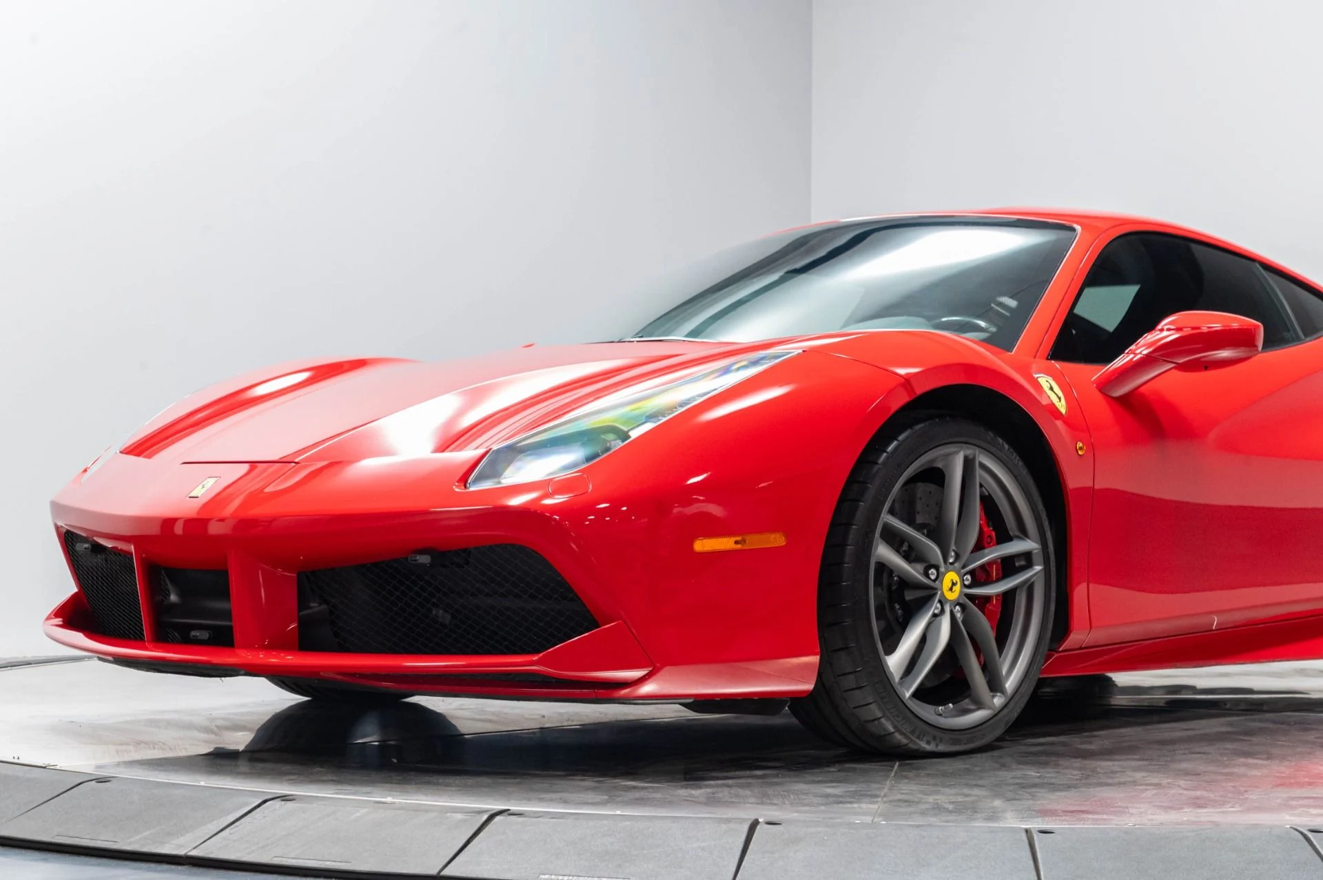 mph004_1880513520_Used_2018_Ferrari_488_GTB_1785189078_48c87efe9e
