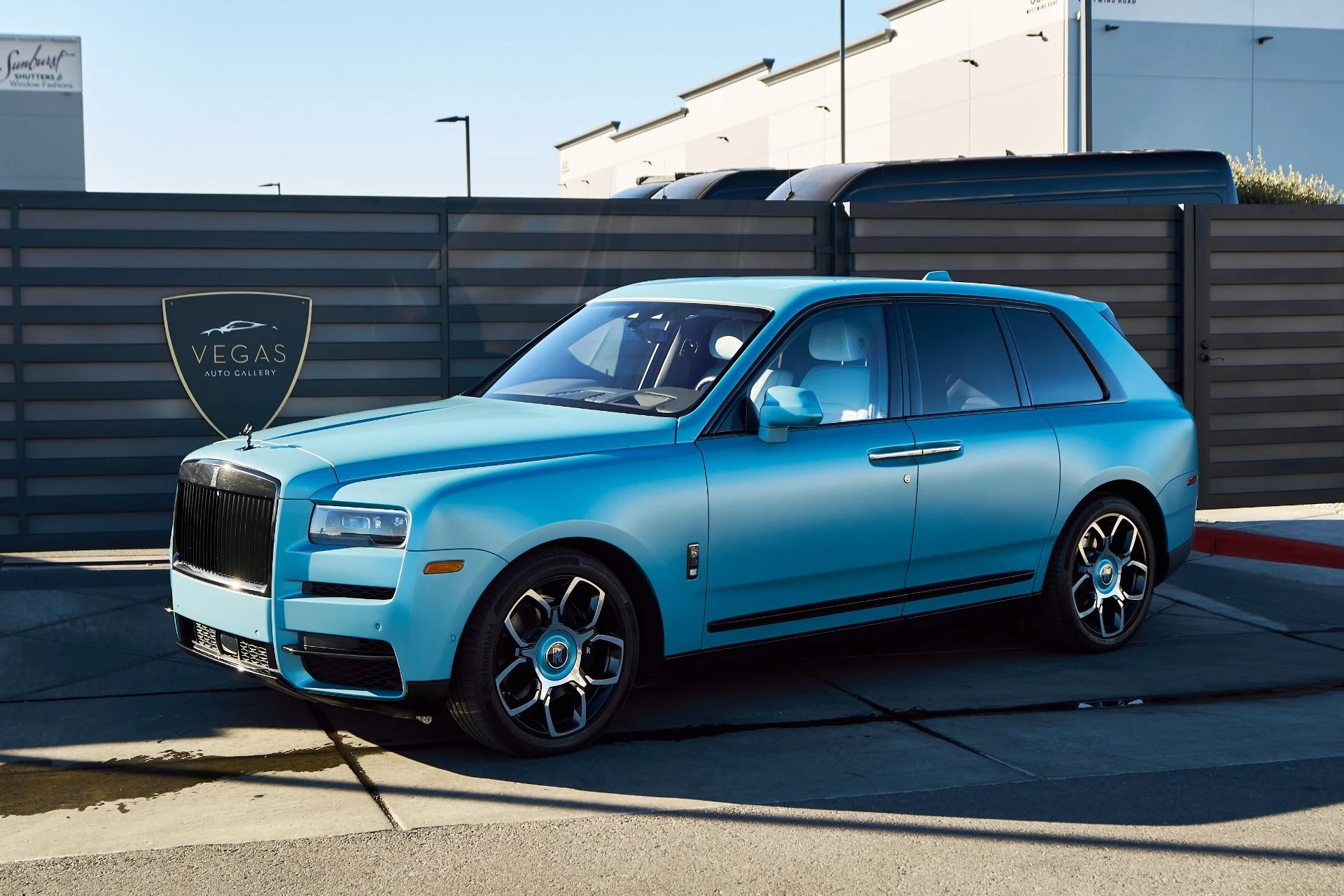 mph004_1905566095_Used_2022_Rolls_Royce_Cullinan_Black_Badge_1765410972_5bea0db7b0