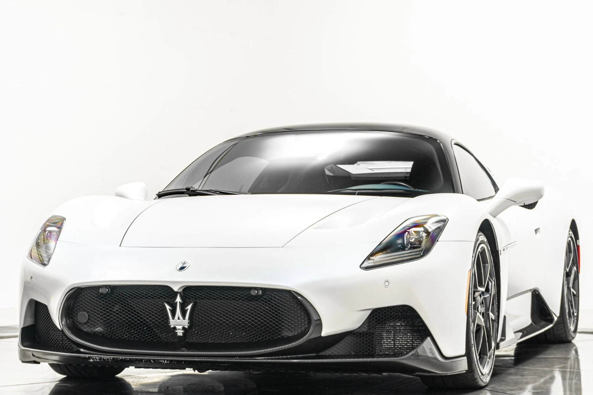 mph004_1905685685_Used_2022_Maserati_MC_20_1779288134_d23b924137