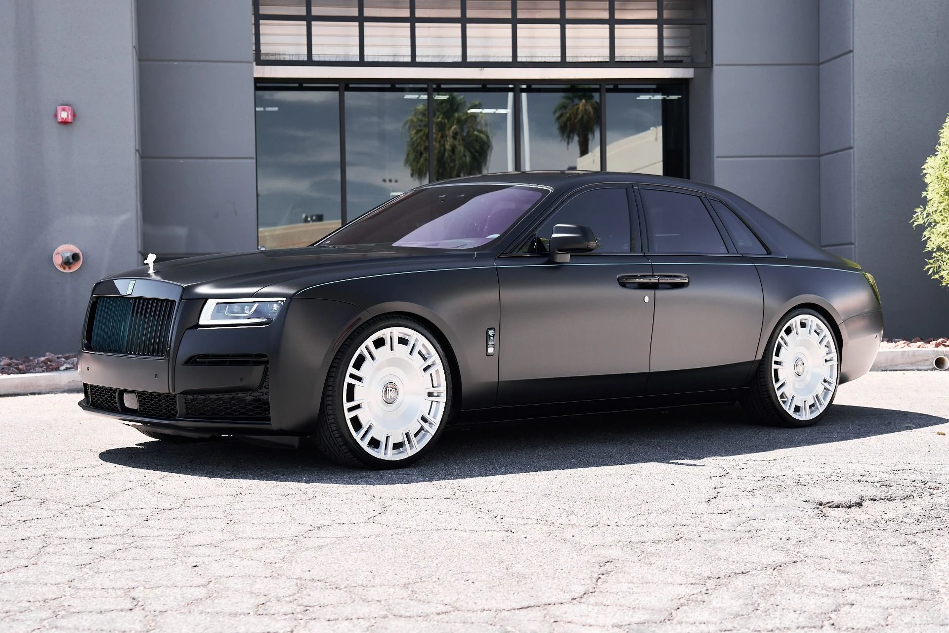 mph004_1906389197_Used_2024_Rolls_Royce_Ghost_Base_1755131984_25d26d1896