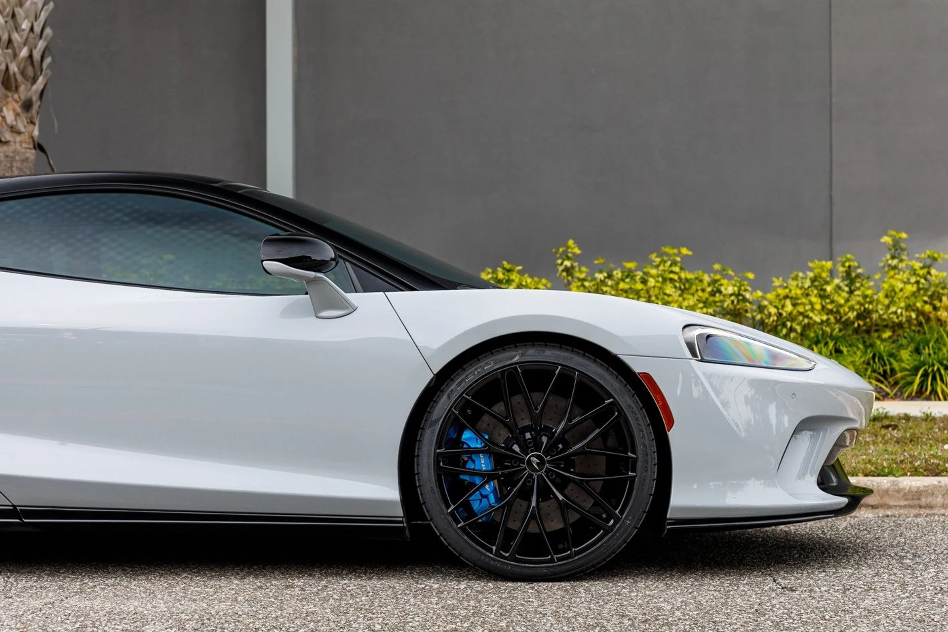 mph004_190879053_642_p5_l_a9b7d99d97