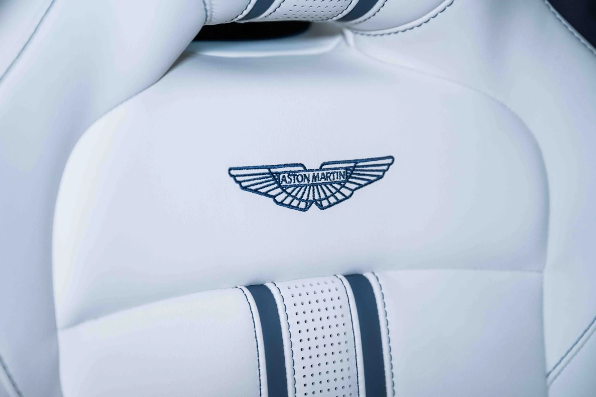 mph004_1910122434_Used_2023_Aston_Martin_Vantage_V8_Coupe_1699283559_58f5036c01