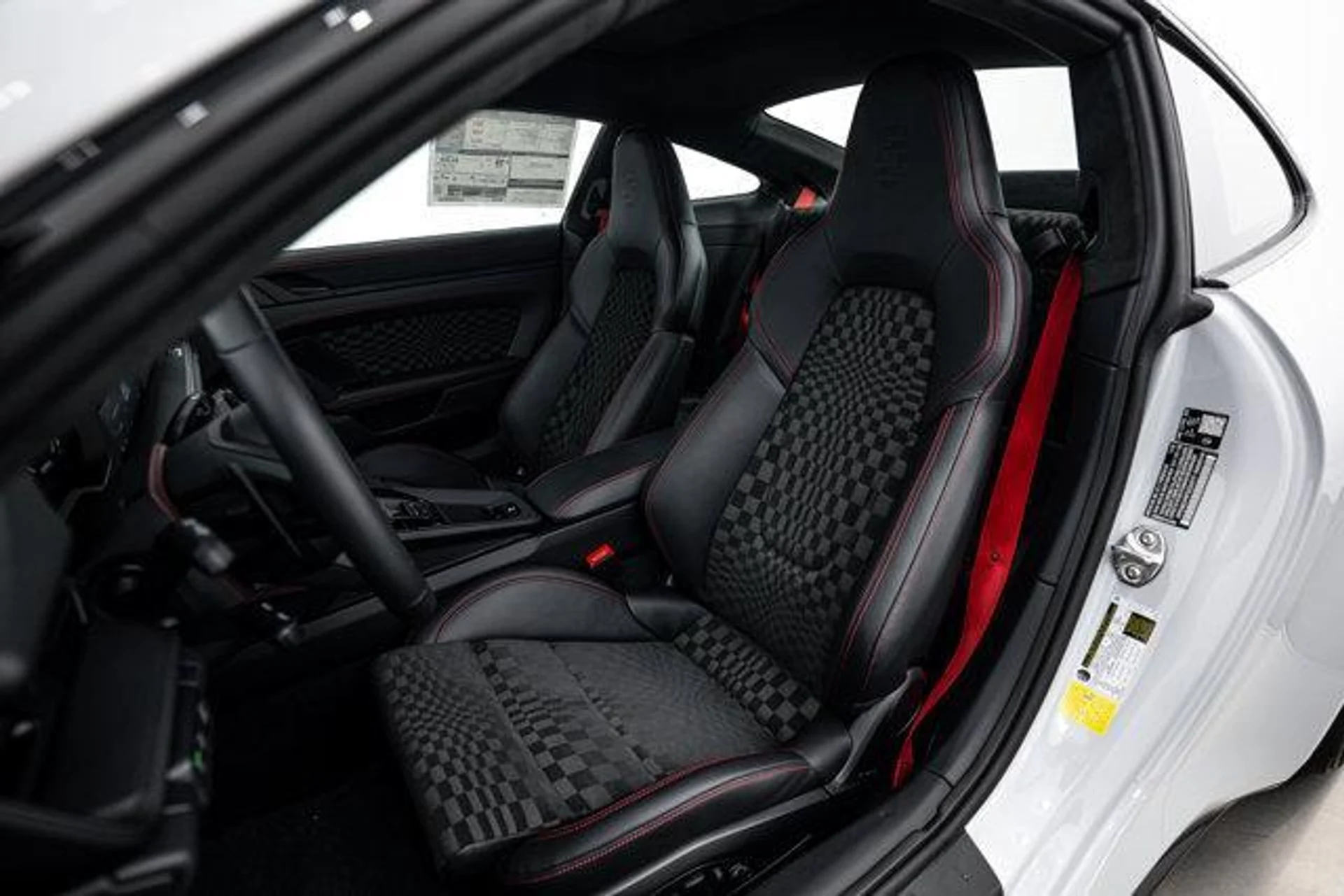 mph004_1921236340_HUL_9_T6xfw_Qw94kt_J4_M_Ou_Pdj_Q_Yc0_d6fc10288d