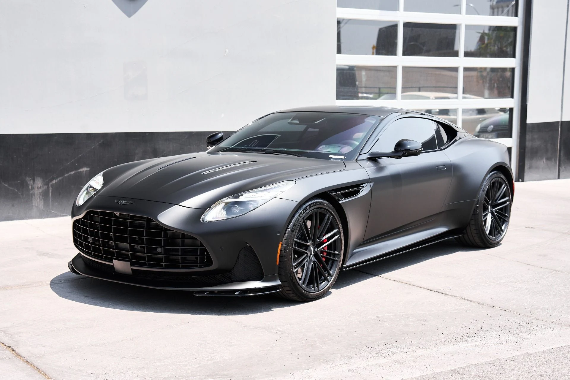 mph004_1921976127_Used_2024_Aston_Martin_DB_12_1752612779_e542dedd0e