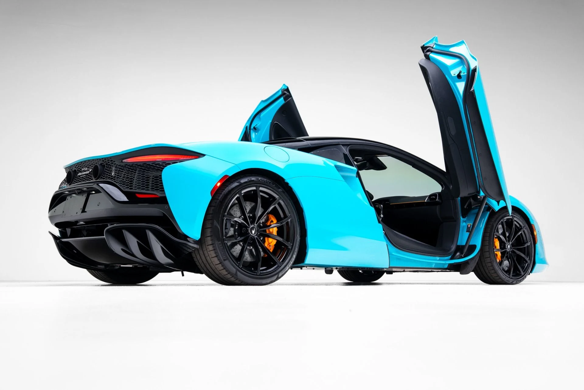 mph004_1930982539_Used_2023_Mc_Laren_Artura_1770682323_ef5c489809