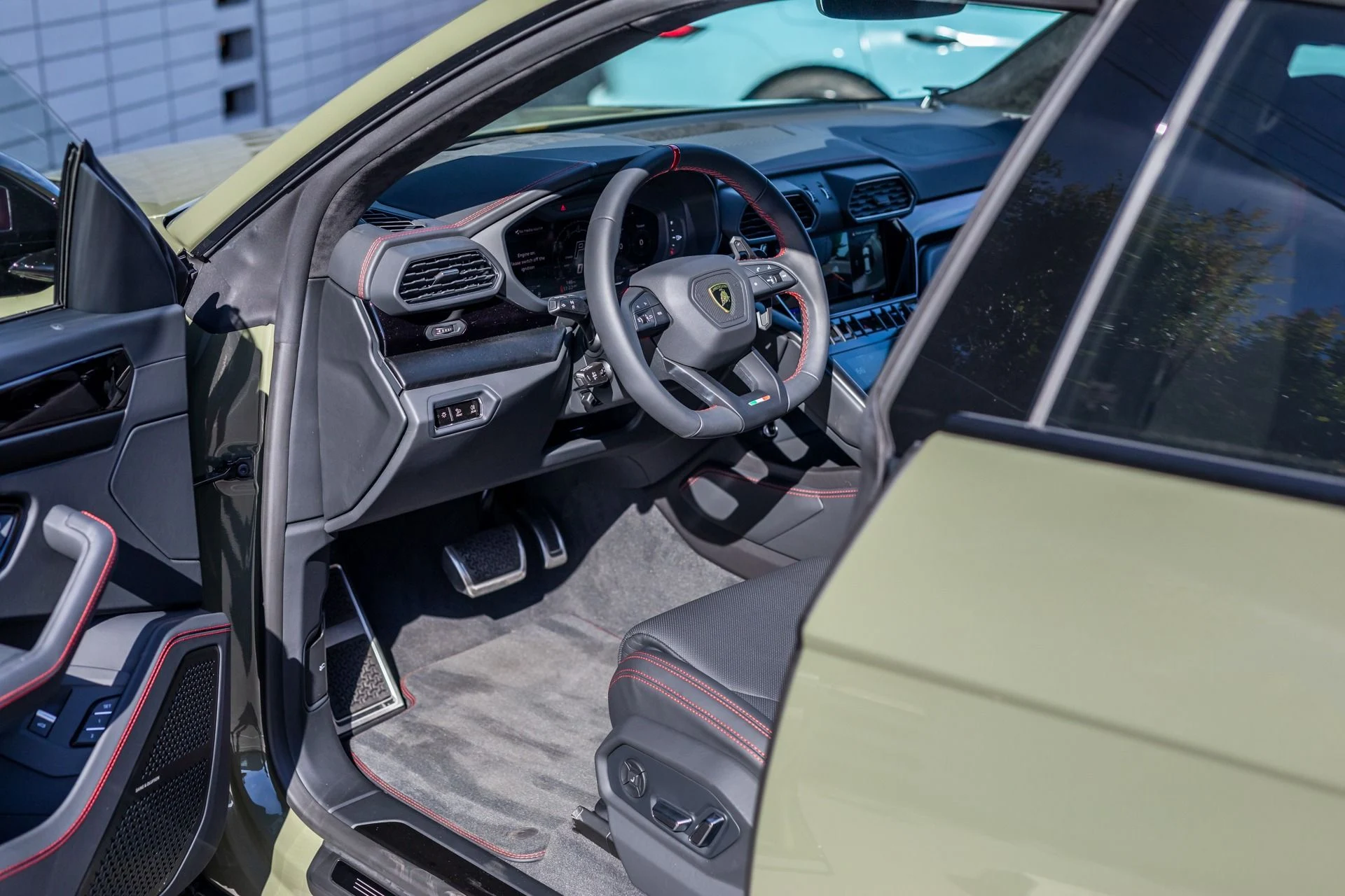 mph004_1945302594_Used_2023_Lamborghini_Urus_S_1764103574_dc5184a213