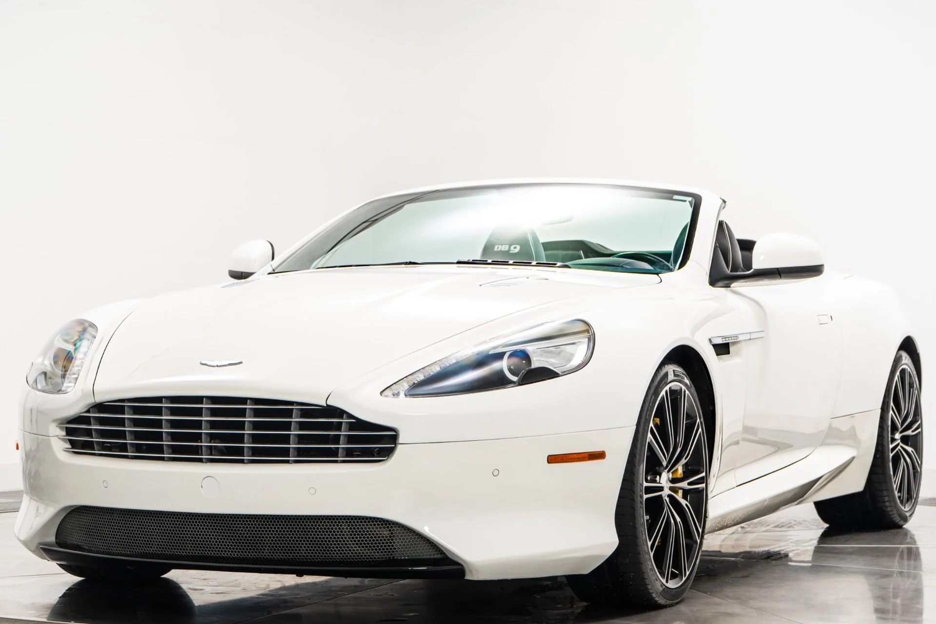 mph004_1946333184_Used_2014_Aston_Martin_DB_9_Volante_1756220918_8efa636e8e