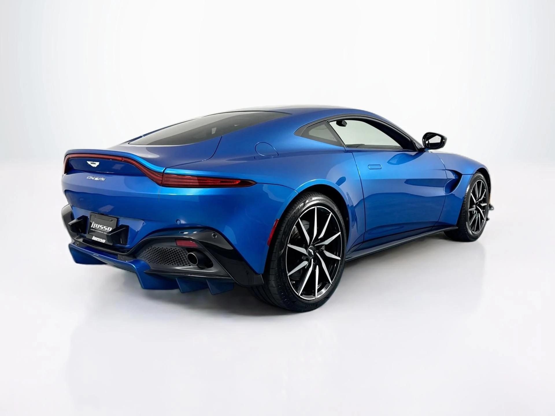 mph004_1965399376_Used_2019_Aston_Martin_Vantage_1784071655_1e253714e2