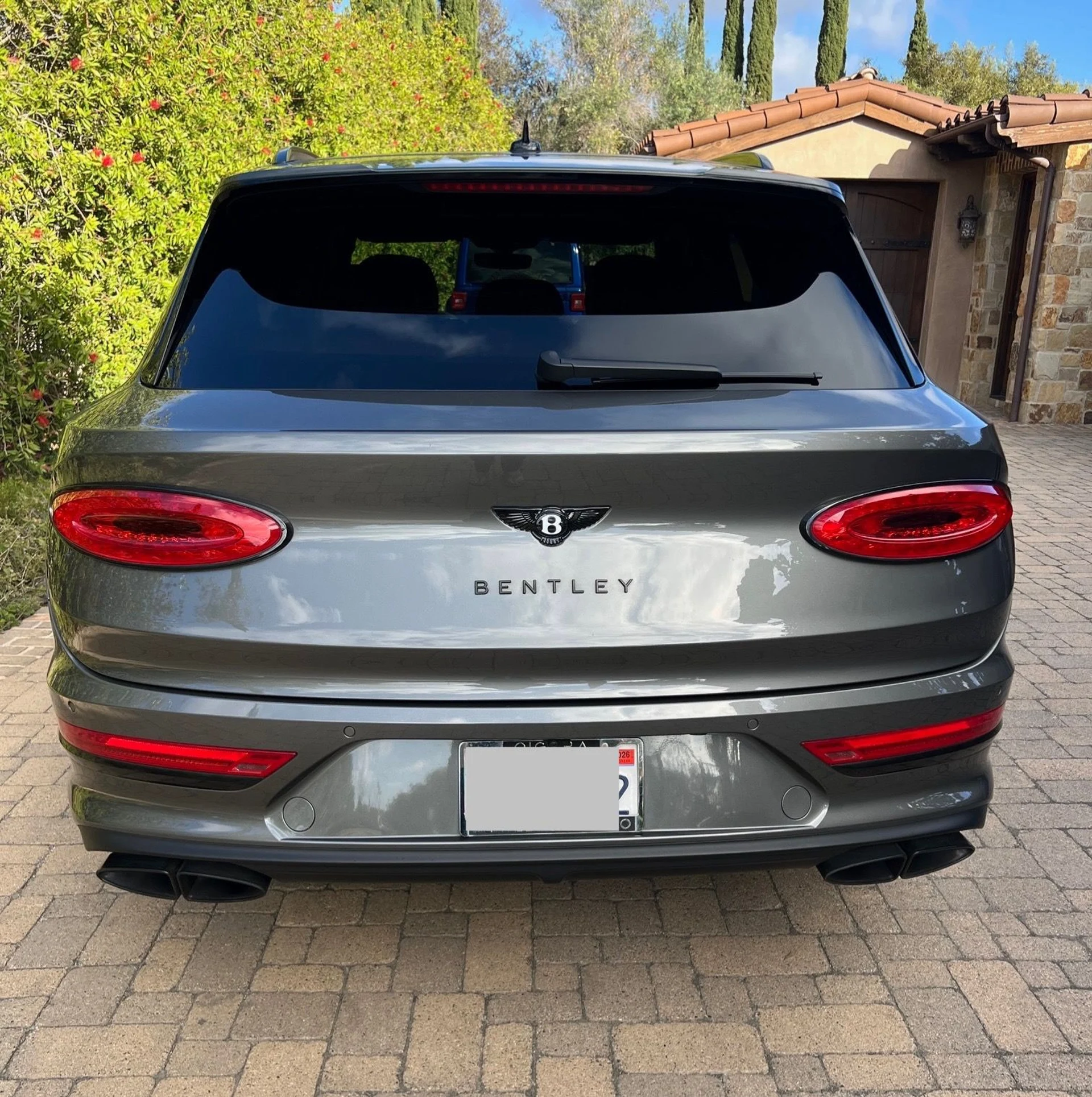 mph004_1976723554_Used_2022_Bentley_Bentayga_V8_1761327283_3fbee22820