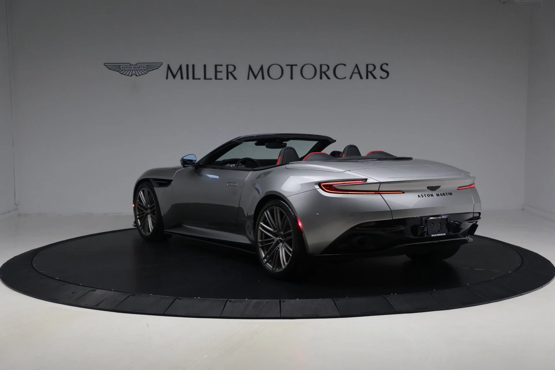 mph004_197939214_Used_2024_Aston_Martin_DB_12_Volante_1789831142_3de6b0c90e