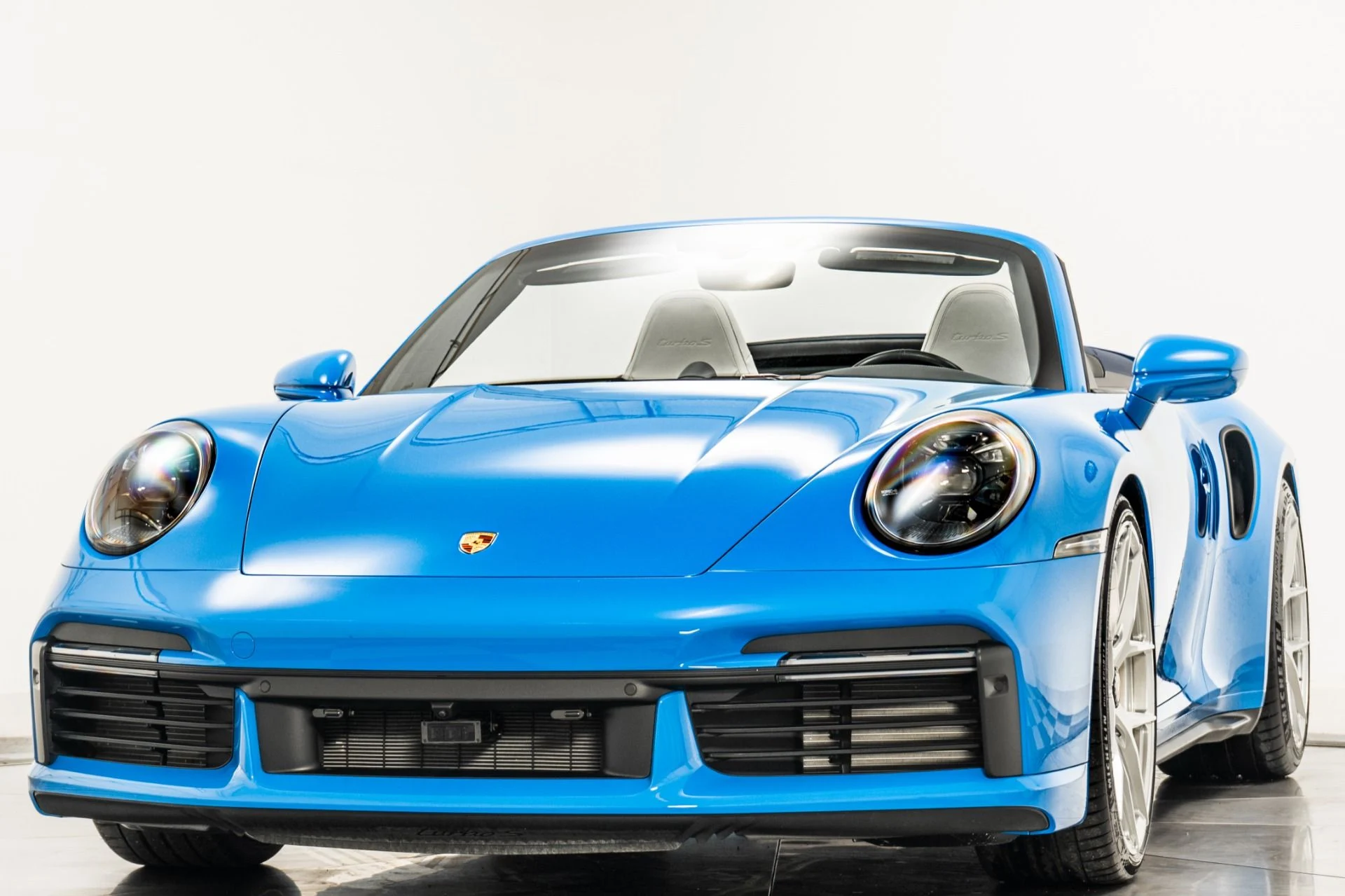 mph004_2005480658_Used_2022_Porsche_911_Turbo_S_Cabriolet_1761066014_5adce2a4a3