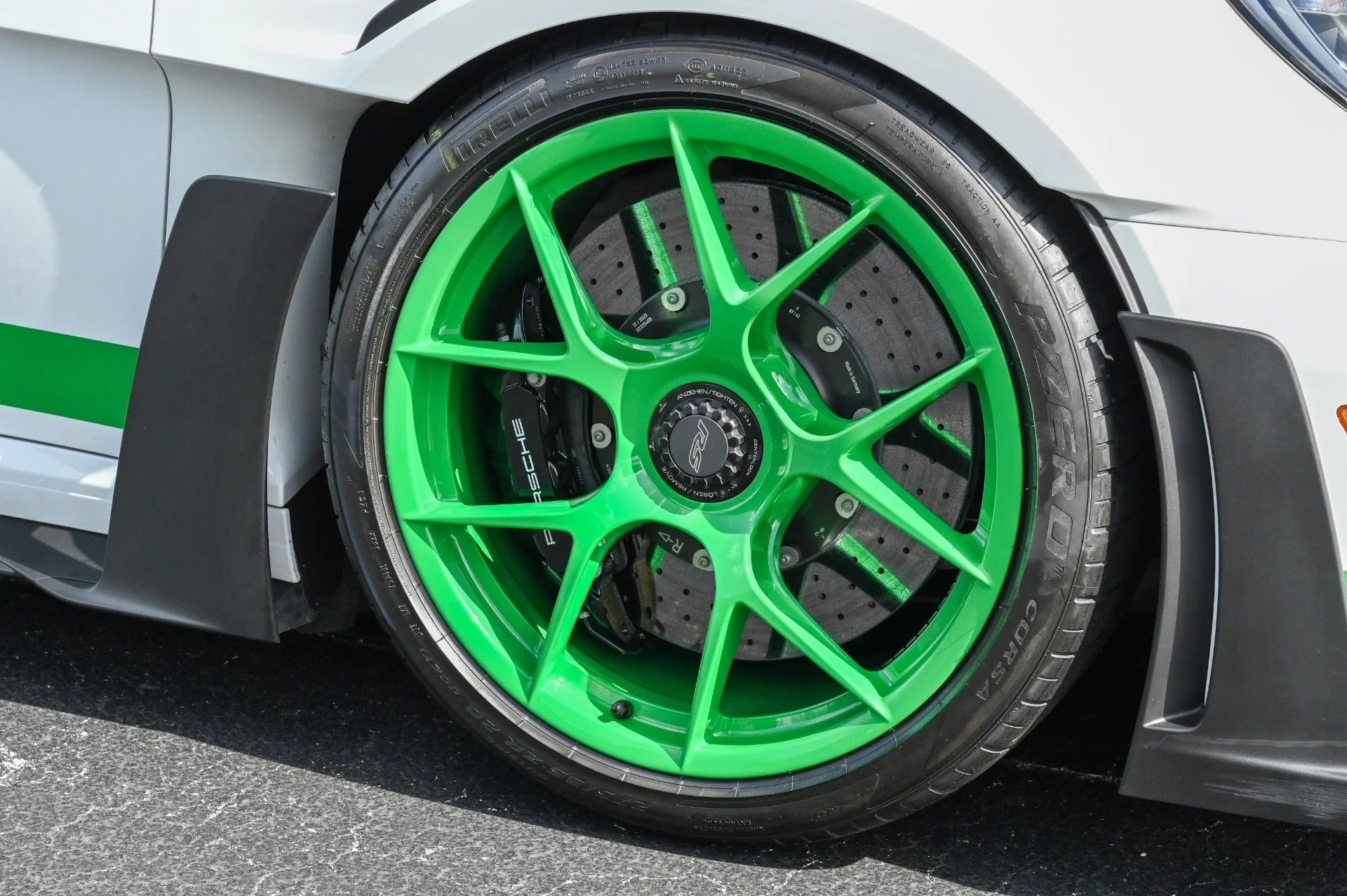 mph004_2006753477_Used_2024_Porsche_911_GT_3_RS_1730405979_47338de515