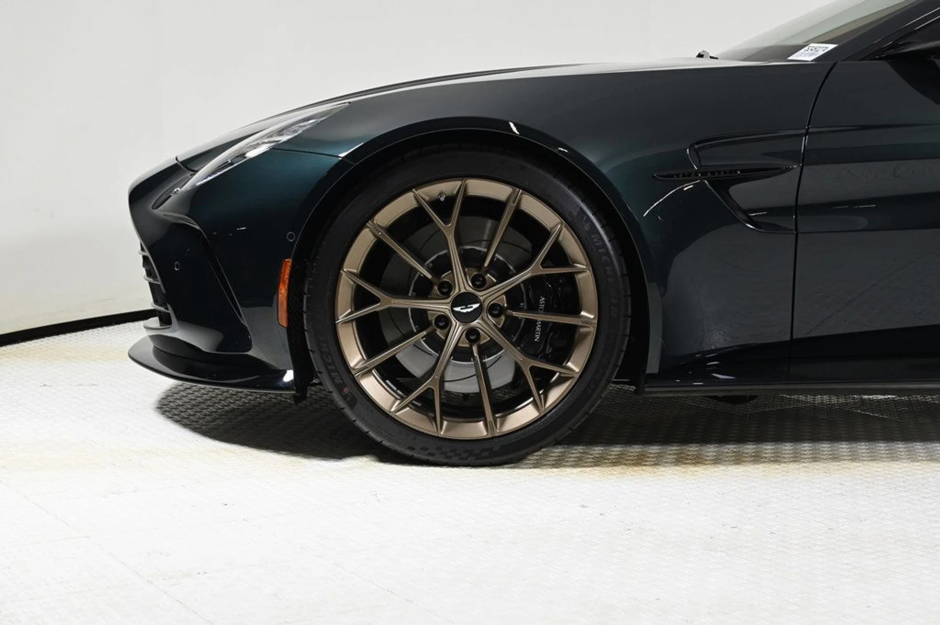 mph004_2009001901_used_2026_aston_martin_vantage_11350_22923178_4_1024_229f9fc0eb