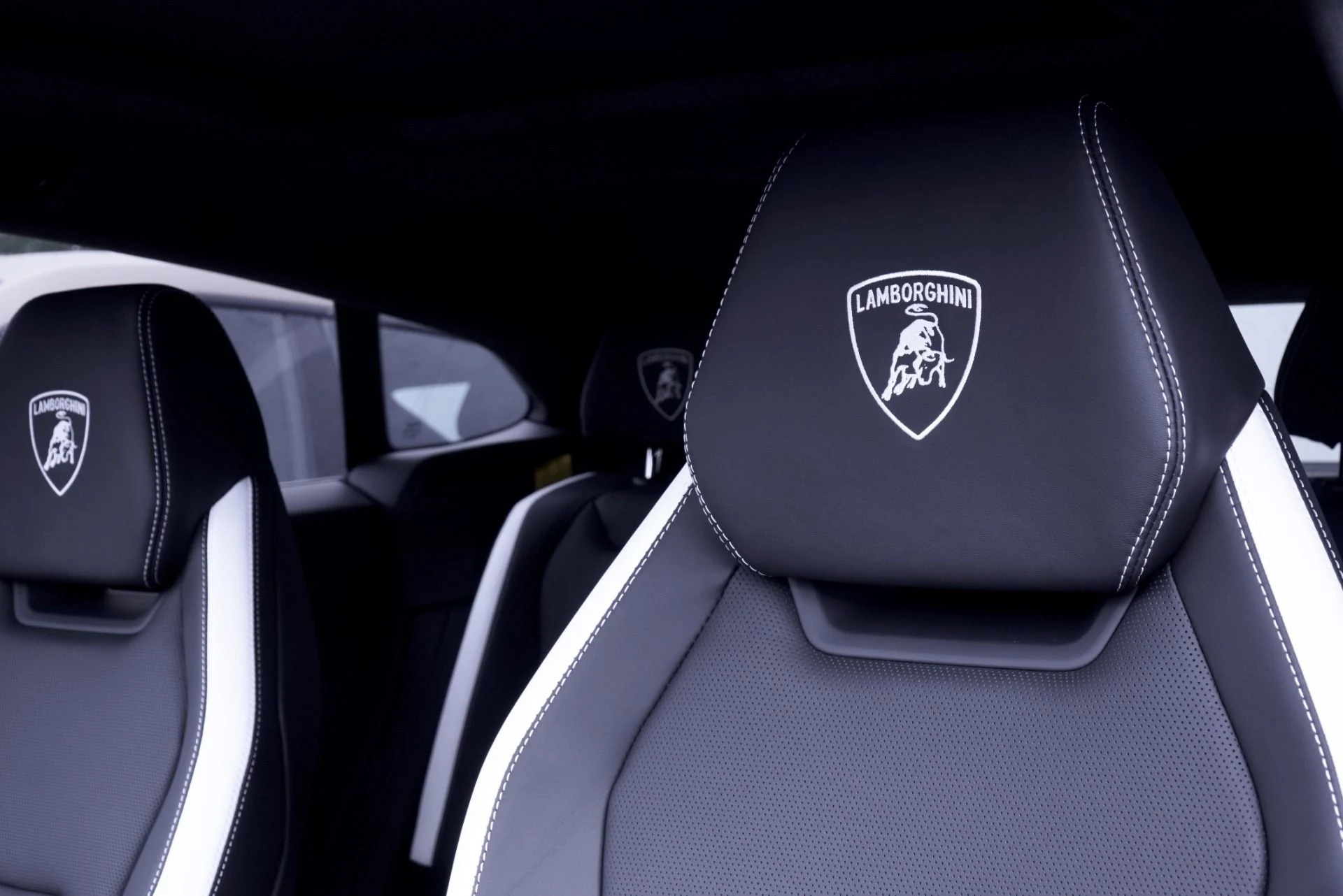 mph004_2015065023_New_2025_Lamborghini_Urus_SE_1760546686_3fb3438fa7