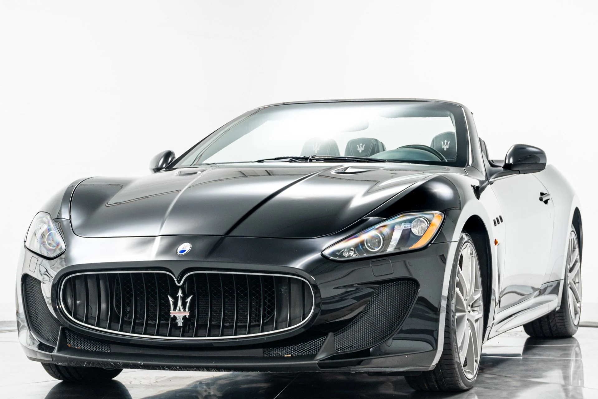 mph004_2016461360_Used_2014_Maserati_Gran_Turismo_Convertible_MC_Special_Order_Paint_Sport_Exhaust_1776271961_6d499f0d4f