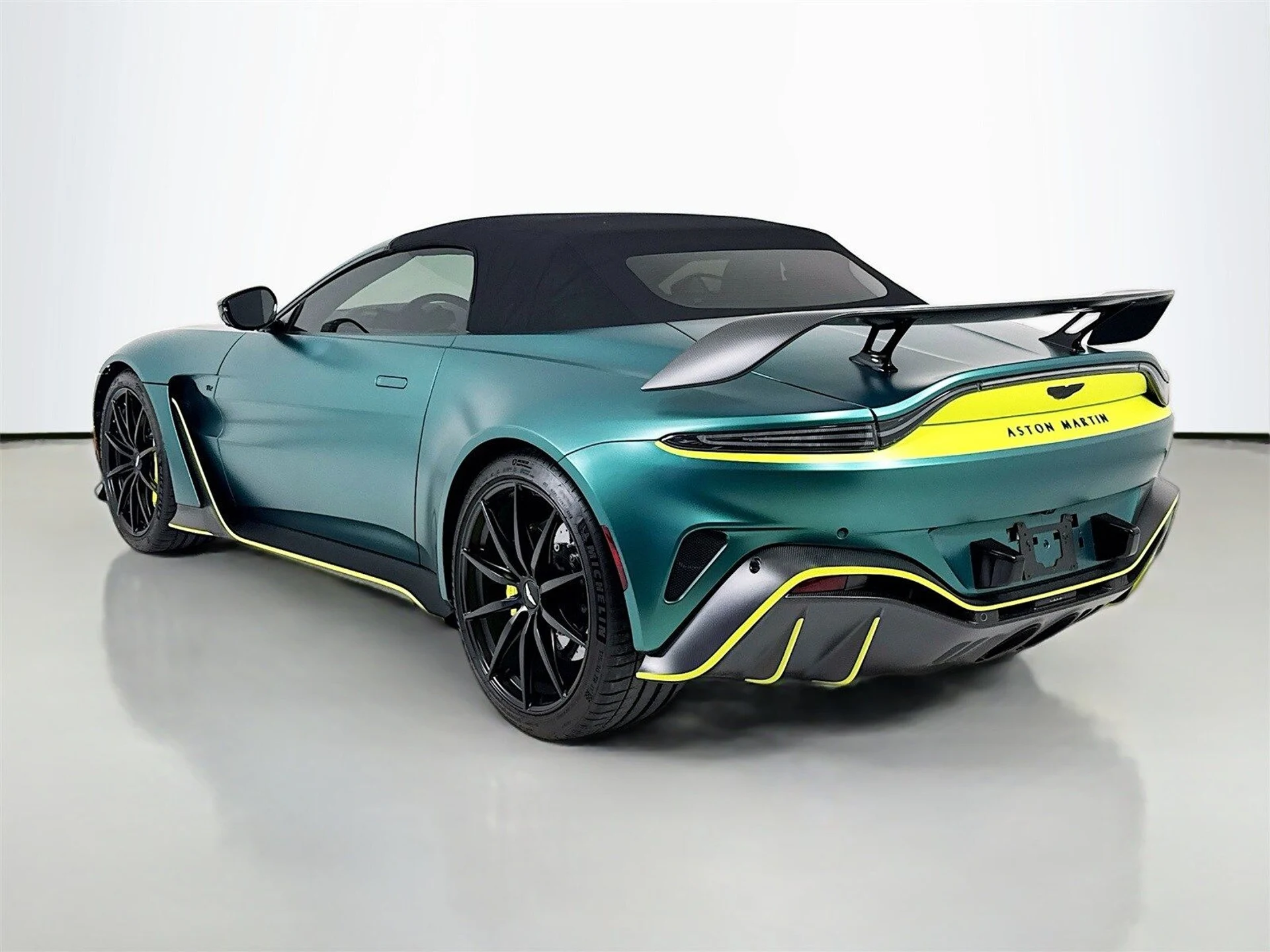 mph004_2034895679_900b0159fd95451dae39c18222c45ccbx_88fc124dd5