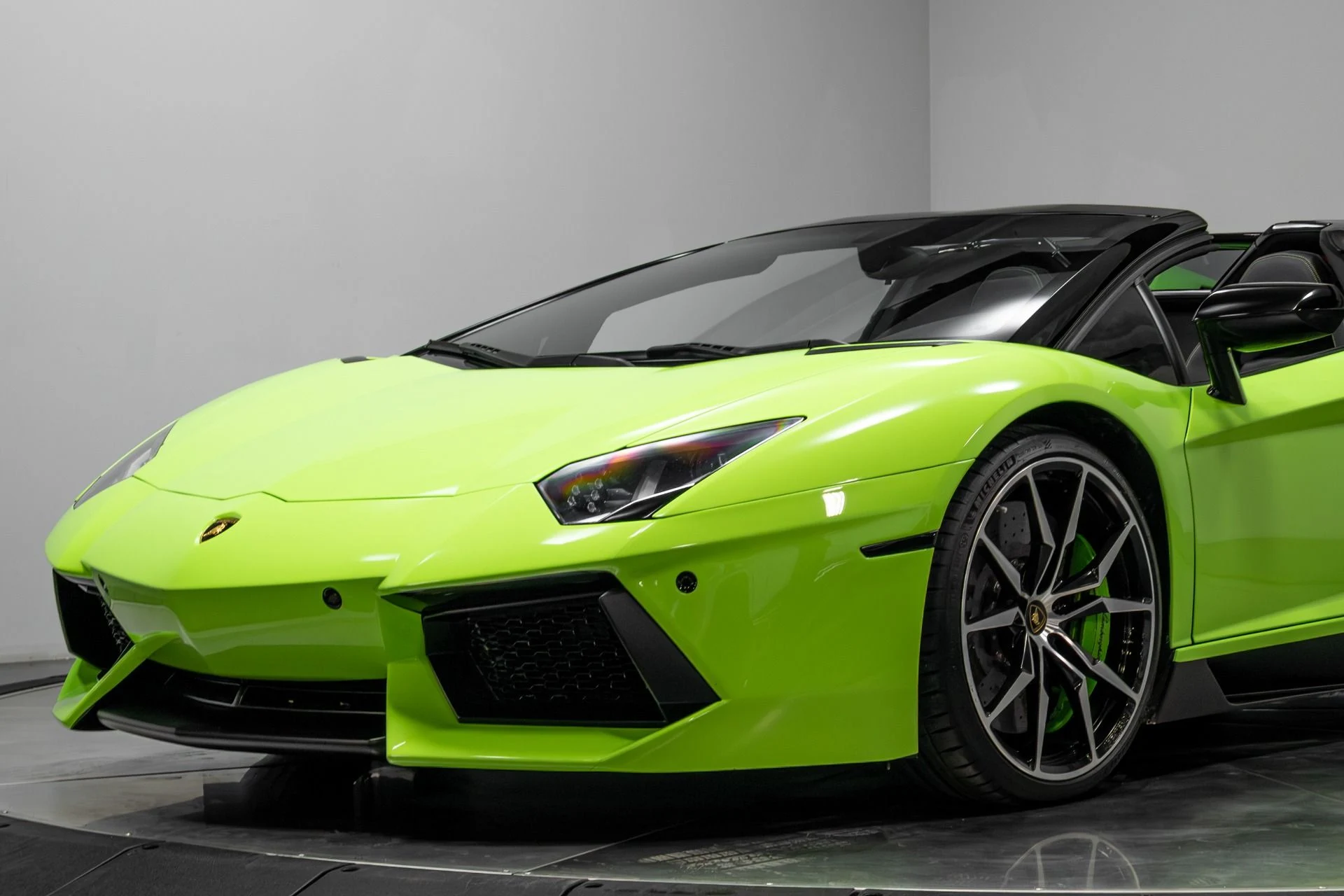 mph004_2057557248_Used_2015_Lamborghini_Aventador_1764723845_2ac0347bad