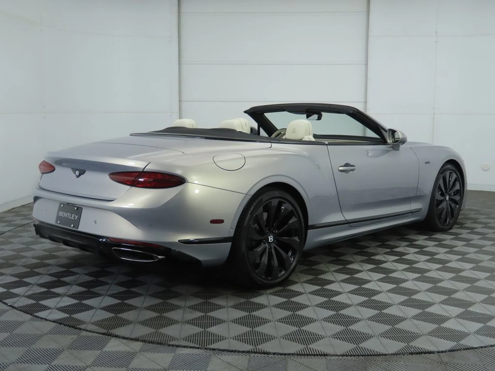 mph004_2058888330_new_2025_bentley_continental_gtblackeditionconvertible_8119_22910189_5_1024_8a68b771a5