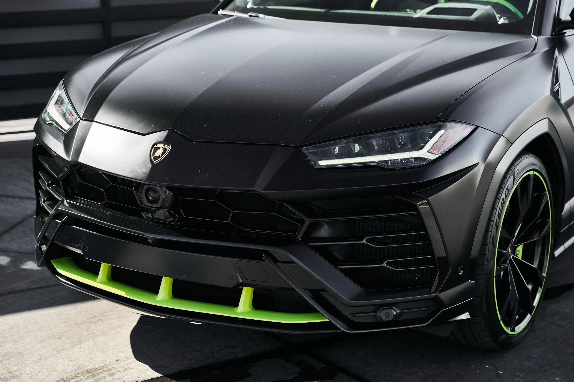 mph004_2058958884_Used_2022_Lamborghini_Urus_1774548553_3912c9843e